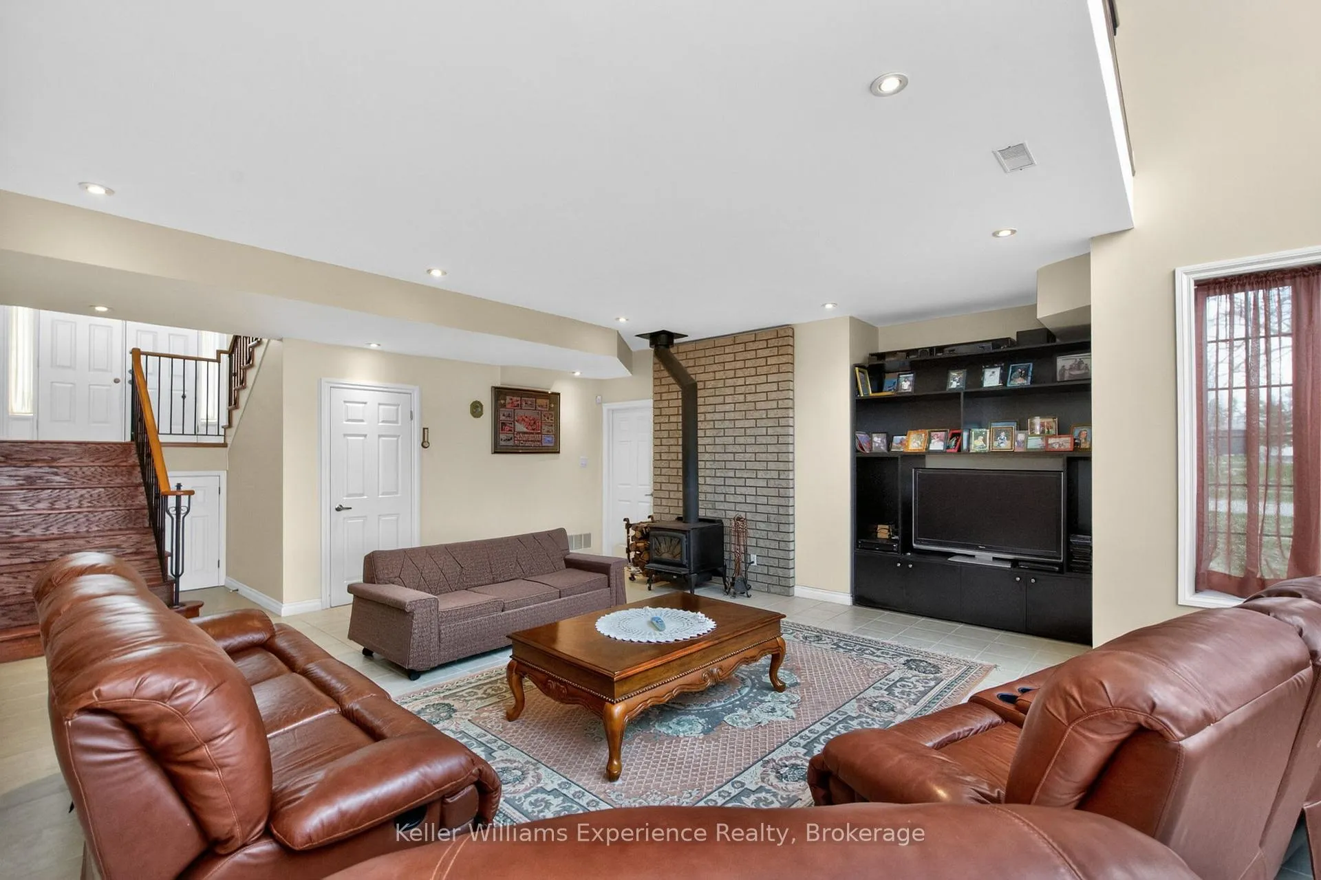 Photo 11 of 81 Silver Birch Crescent, Tay, Port McNicoll — HOMEH