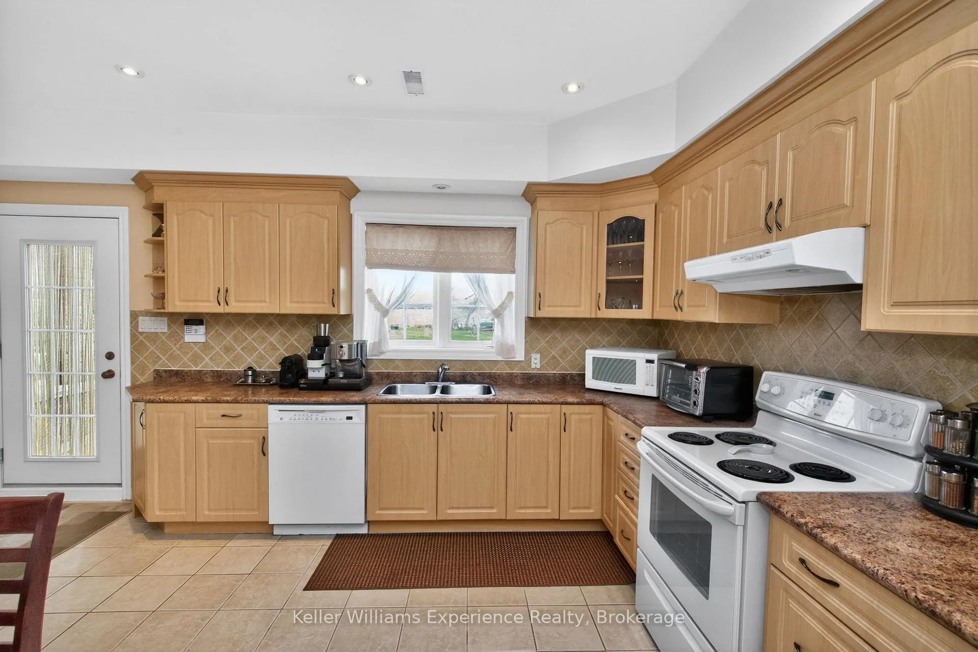 Photo 15 of 81 Silver Birch Crescent, Tay, Port McNicoll — HOMEH