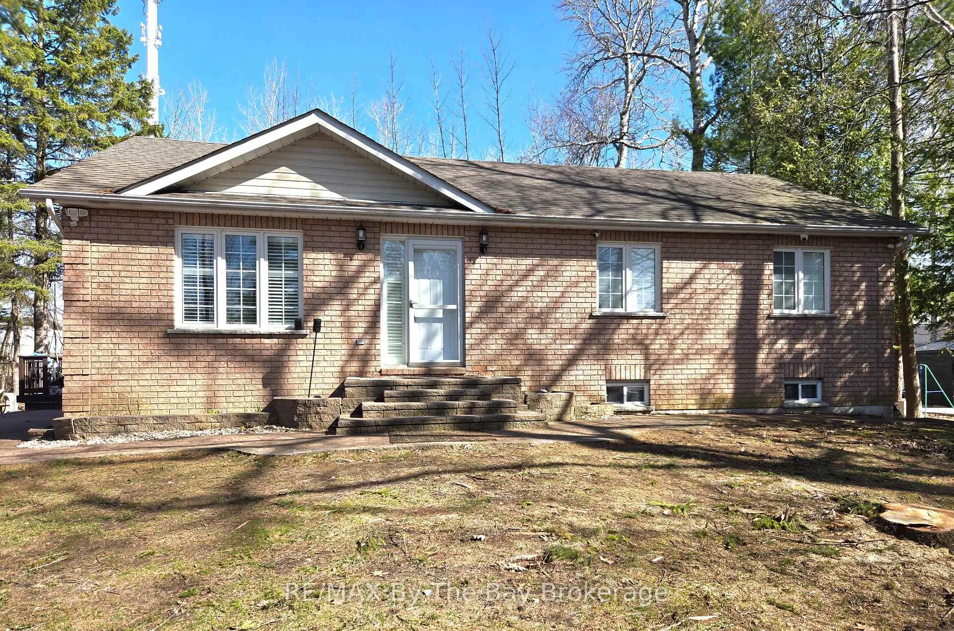 Photo 2 of Unit Unit A, 31 Forest Avenue, Wasaga Beach — HOMEH