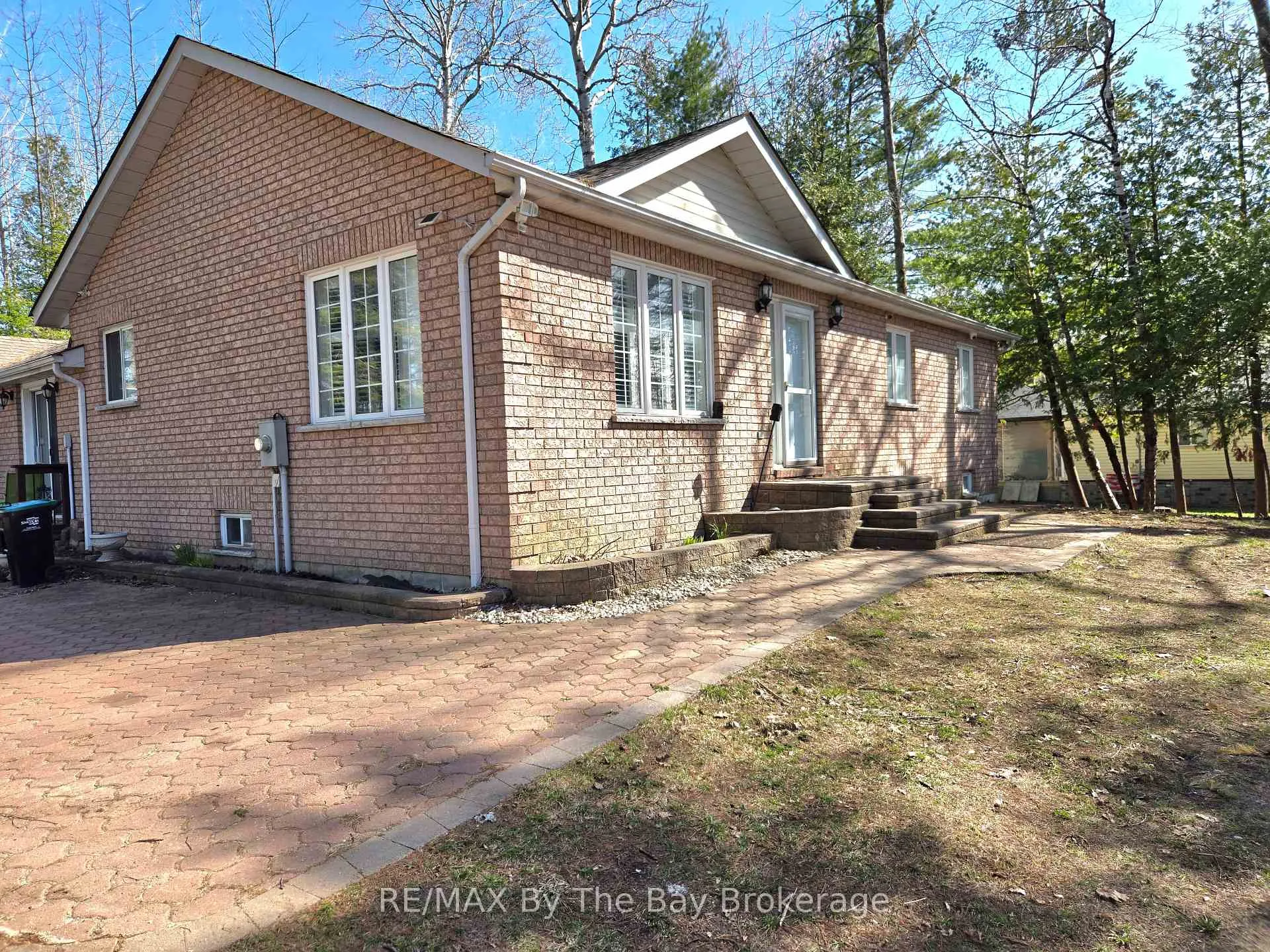 Photo 4 of Unit Unit A, 31 Forest Avenue, Wasaga Beach — HOMEH