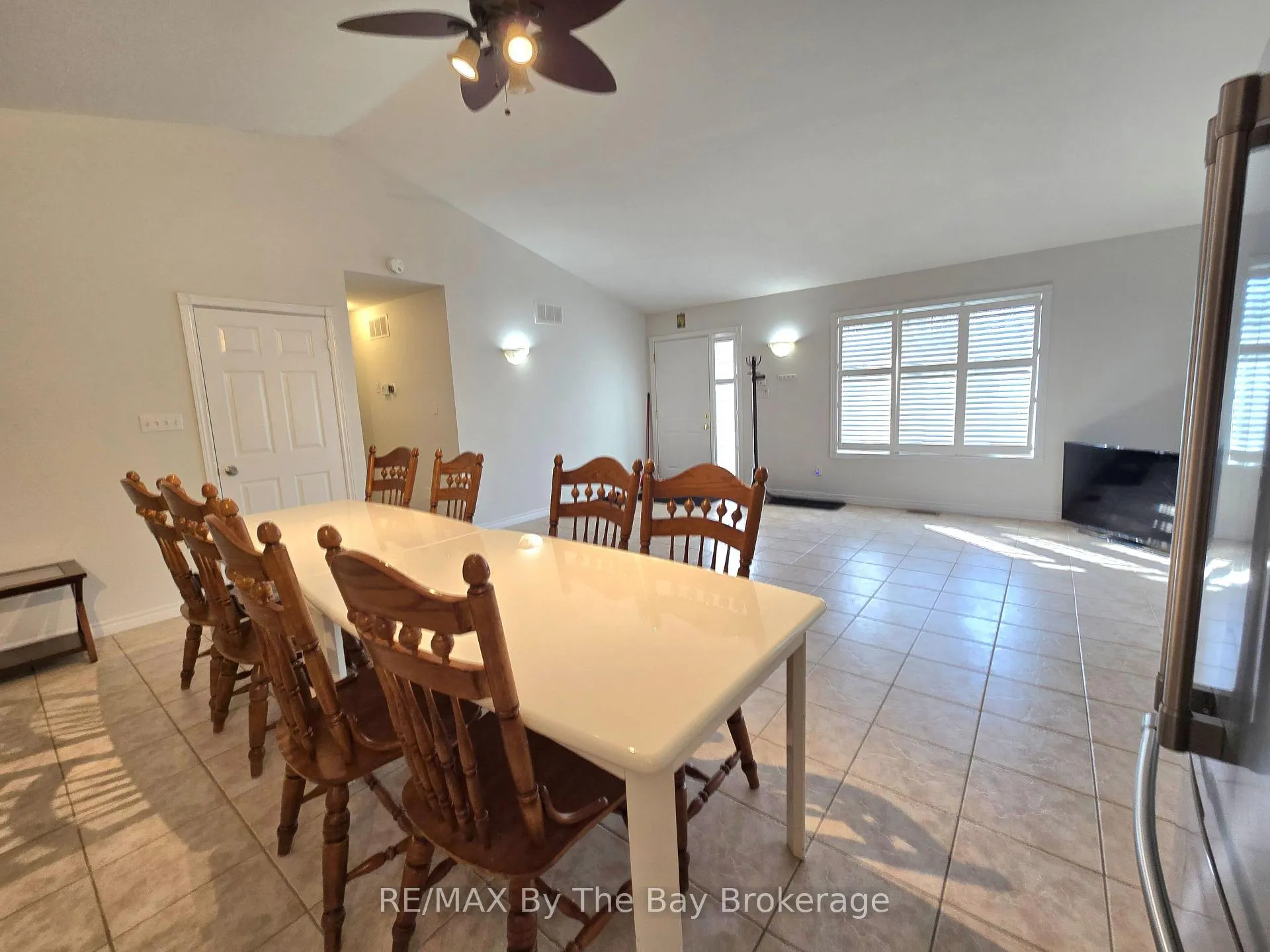 Photo 5 of Unit Unit A, 31 Forest Avenue, Wasaga Beach — HOMEH