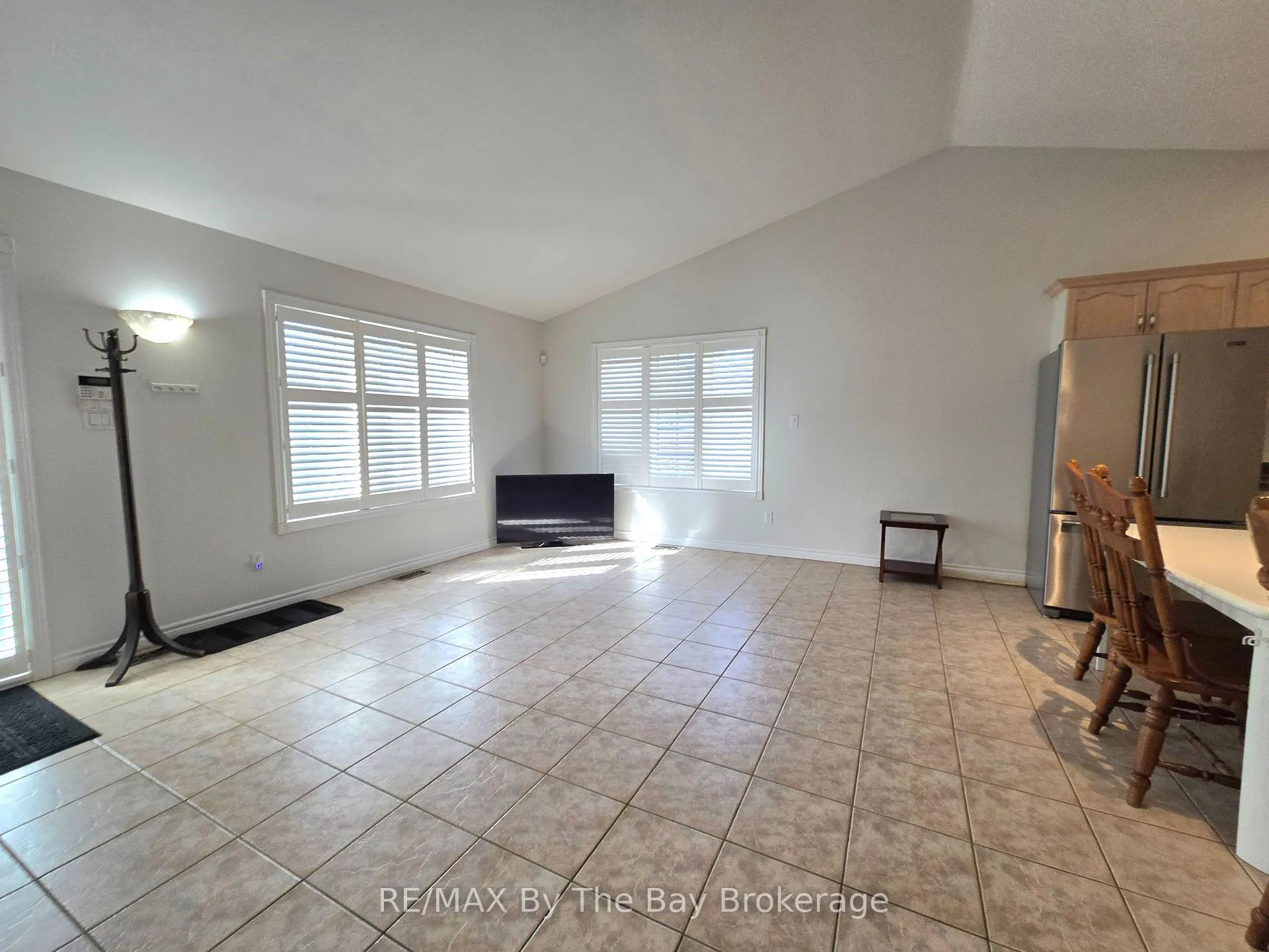 Photo 6 of Unit Unit A, 31 Forest Avenue, Wasaga Beach — HOMEH