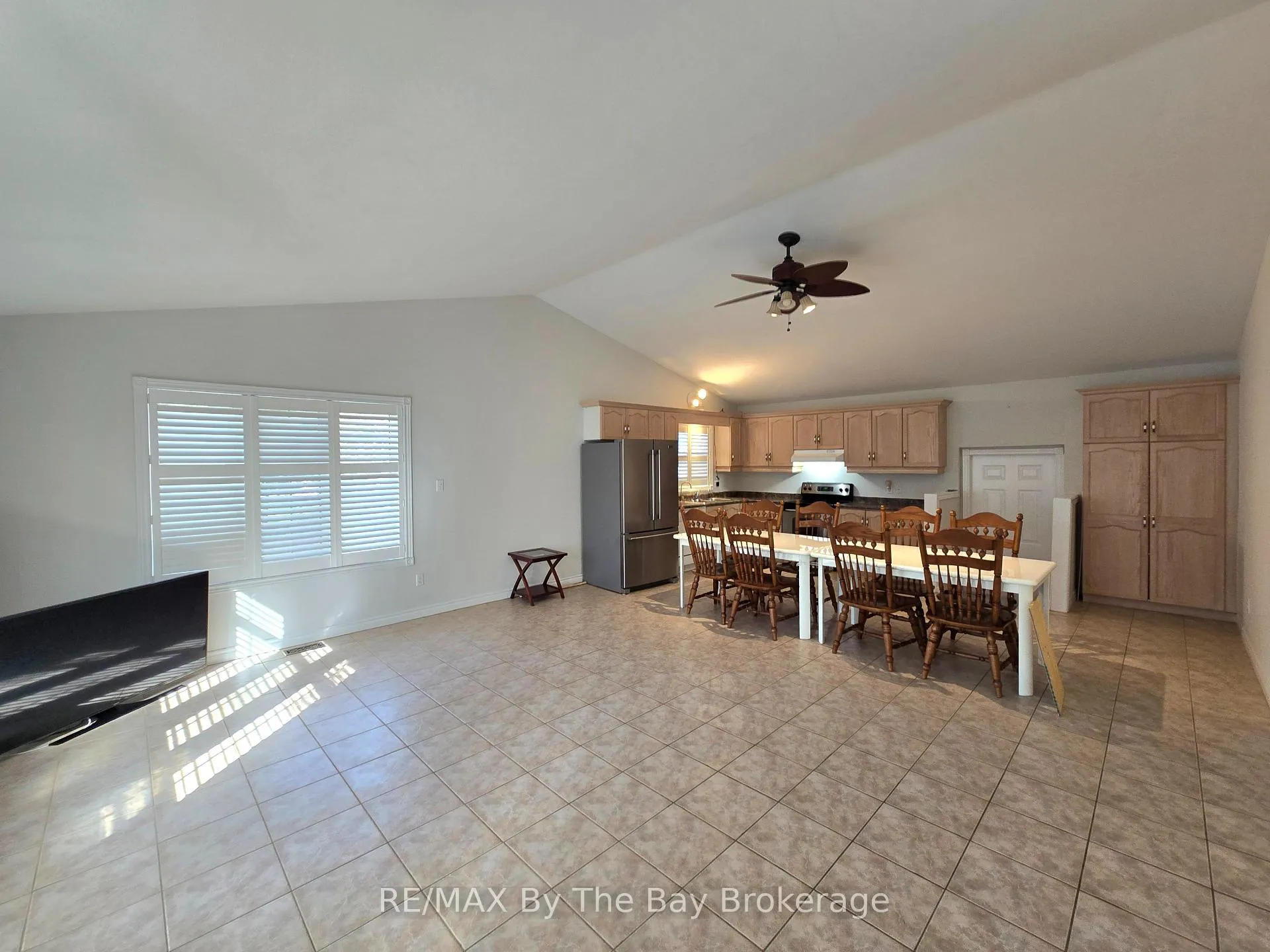 Photo 8 of Unit Unit A, 31 Forest Avenue, Wasaga Beach — HOMEH
