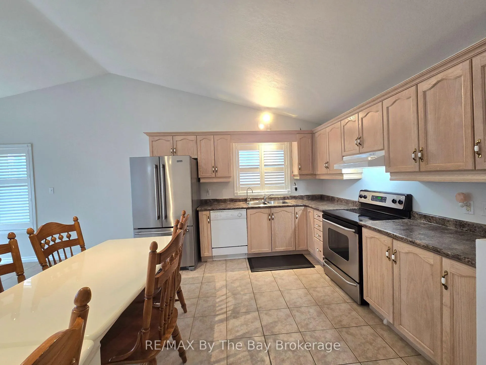 Photo 10 of Unit Unit A, 31 Forest Avenue, Wasaga Beach — HOMEH