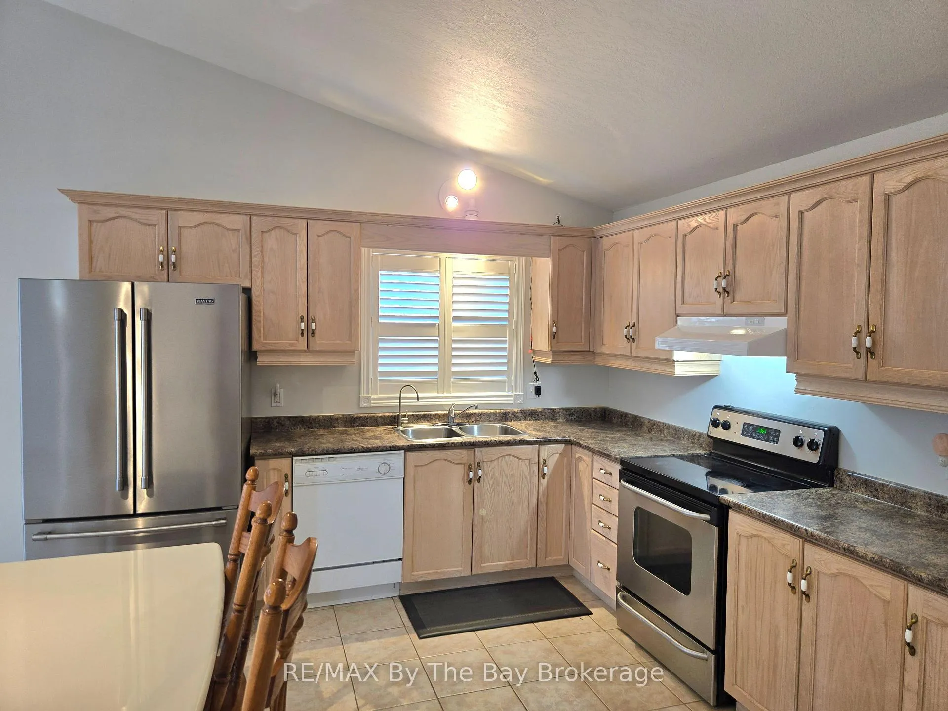 Photo 13 of Unit Unit A, 31 Forest Avenue, Wasaga Beach — HOMEH
