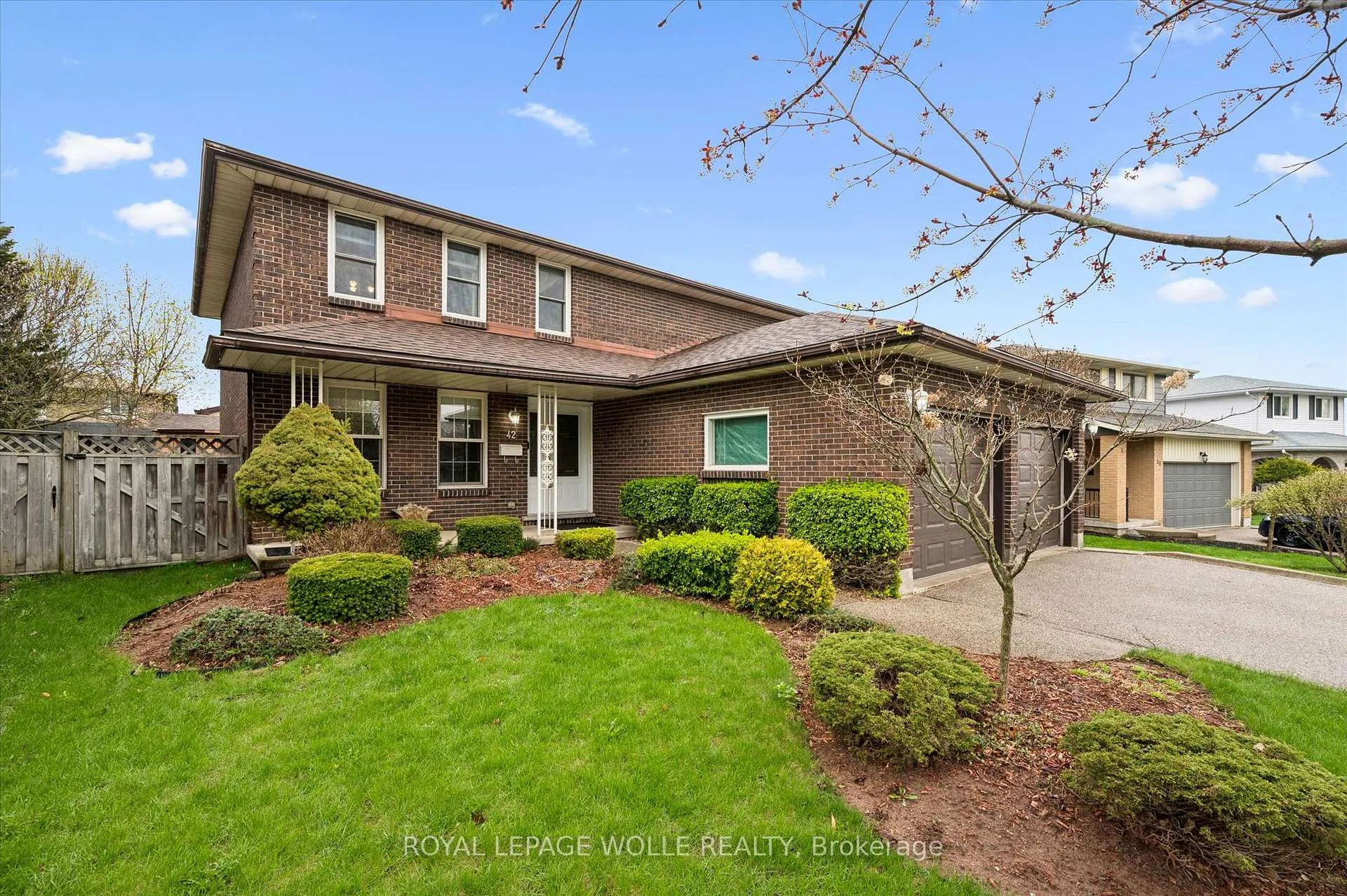 Photo 2 of 42 Trailview Drive, Kitchener — HOMEH
