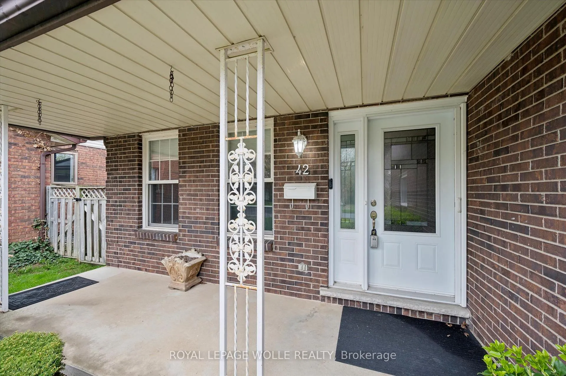 Photo 4 of 42 Trailview Drive, Kitchener — HOMEH