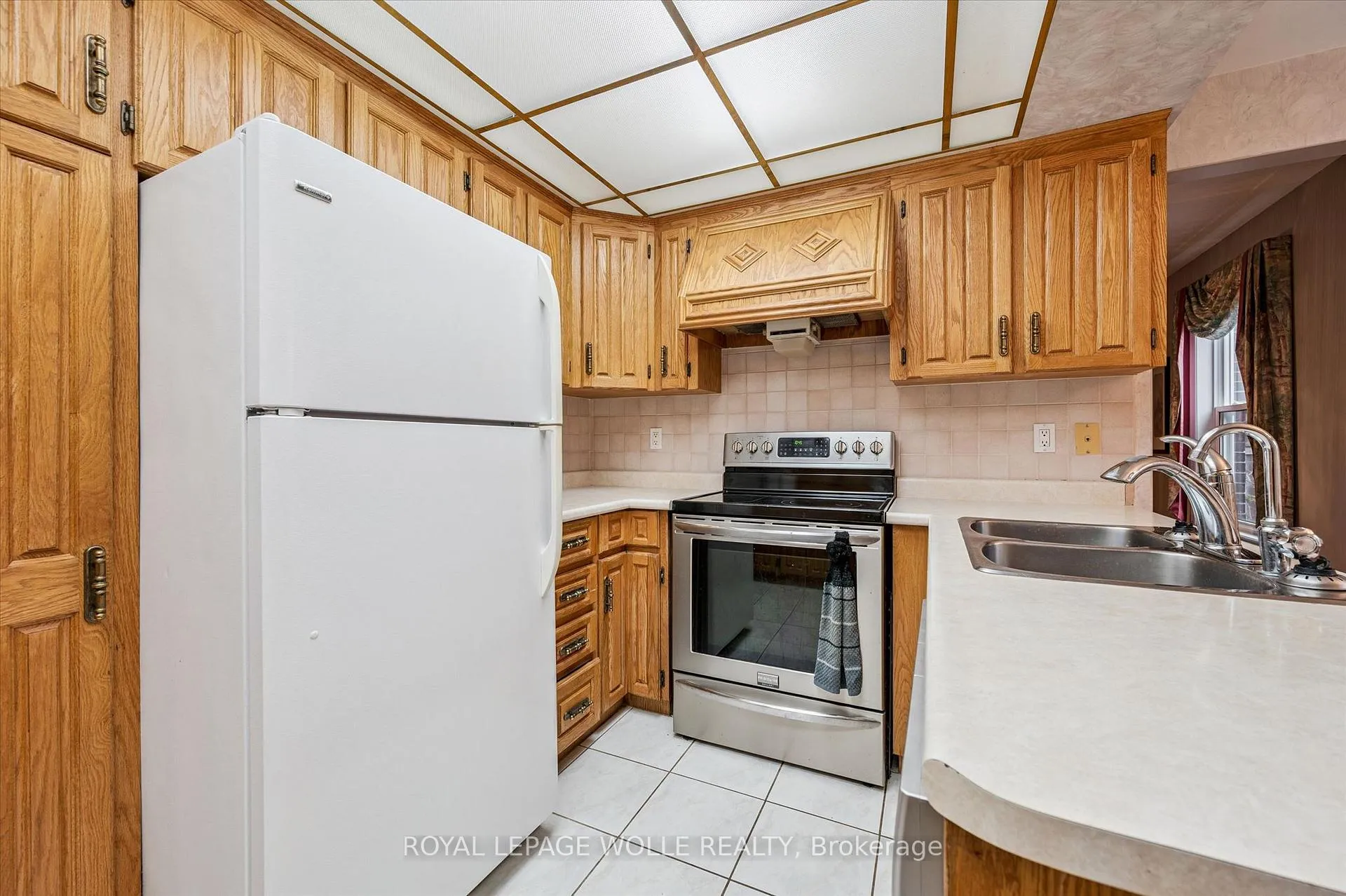 Photo 14 of 42 Trailview Drive, Kitchener — HOMEH