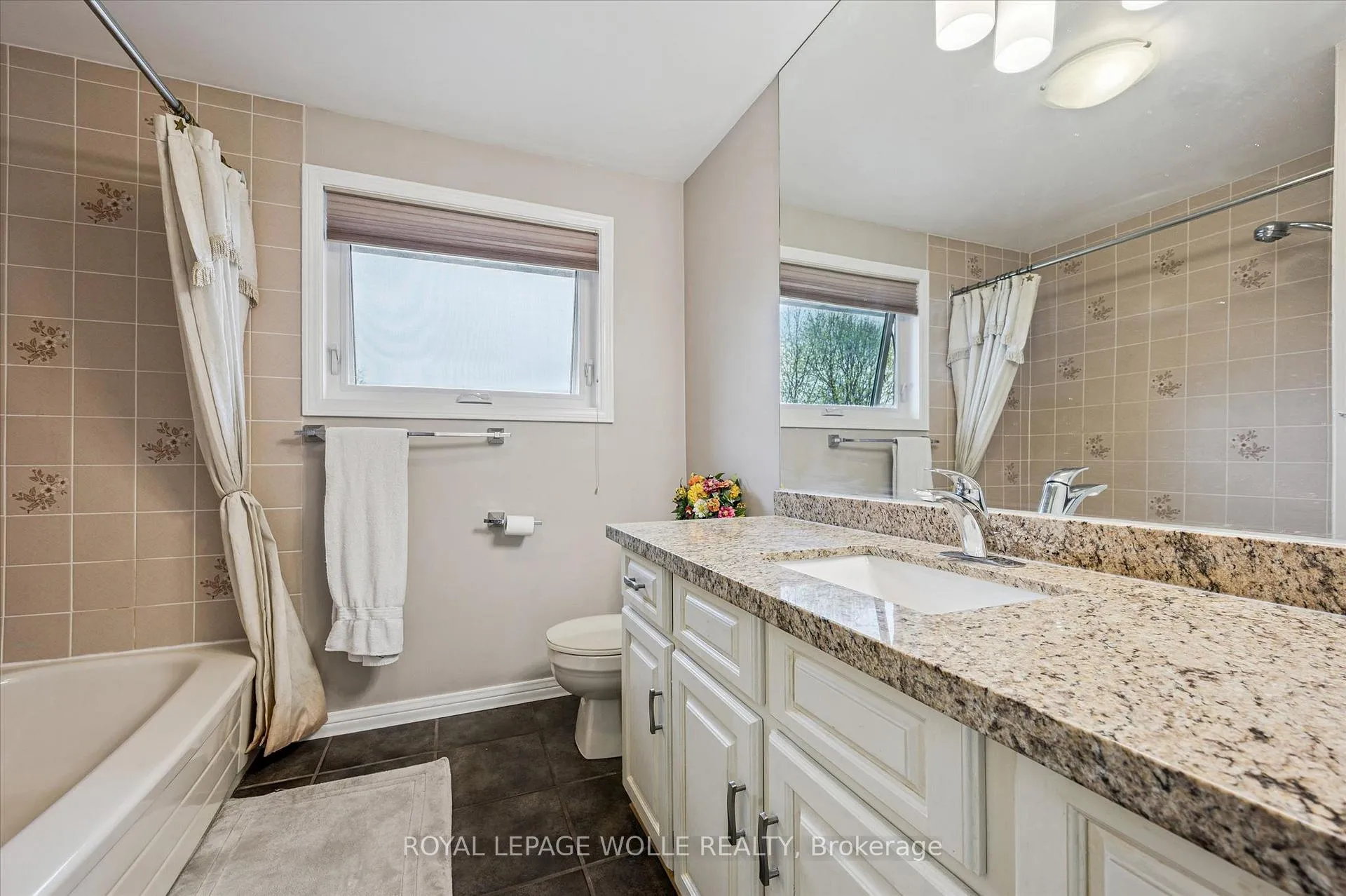 Photo 25 of 42 Trailview Drive, Kitchener — HOMEH