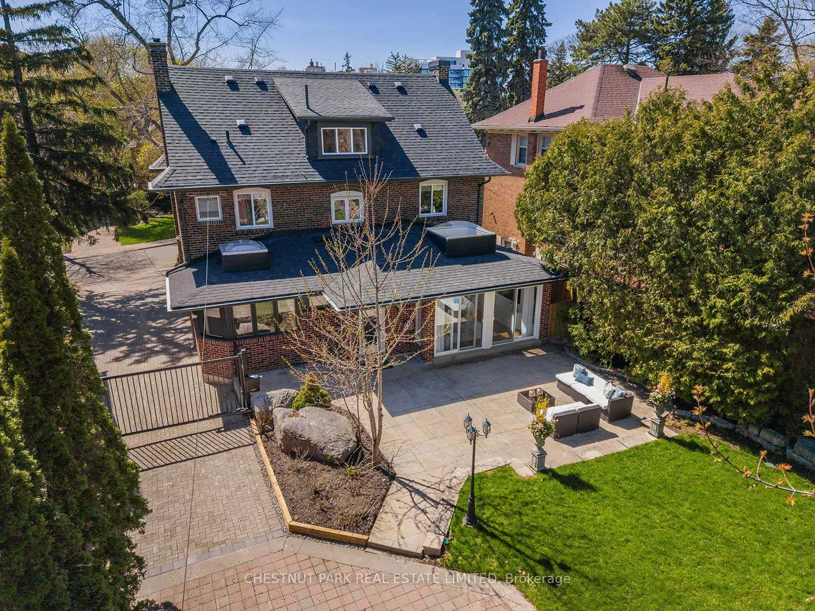 Photo 3 of 35 Weybourne Crescent, Toronto, Lawrence Park South — HOMEH