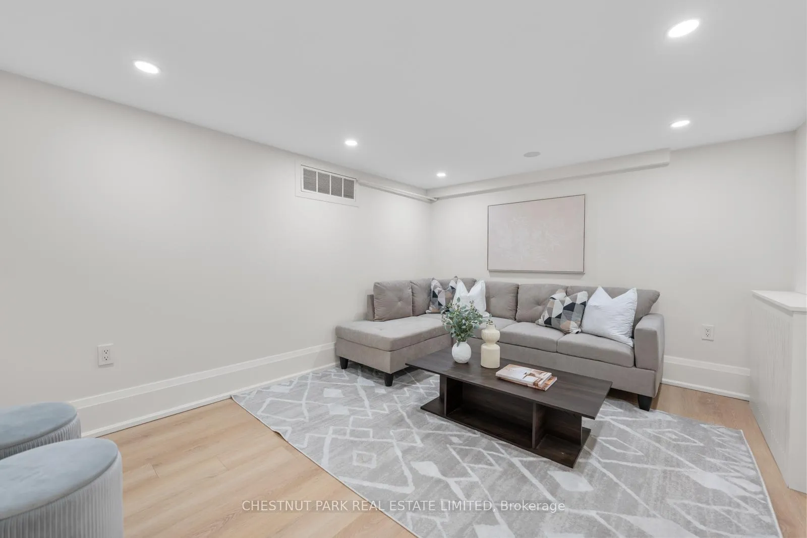 Photo 37 of 35 Weybourne Crescent, Toronto, Lawrence Park South — HOMEH