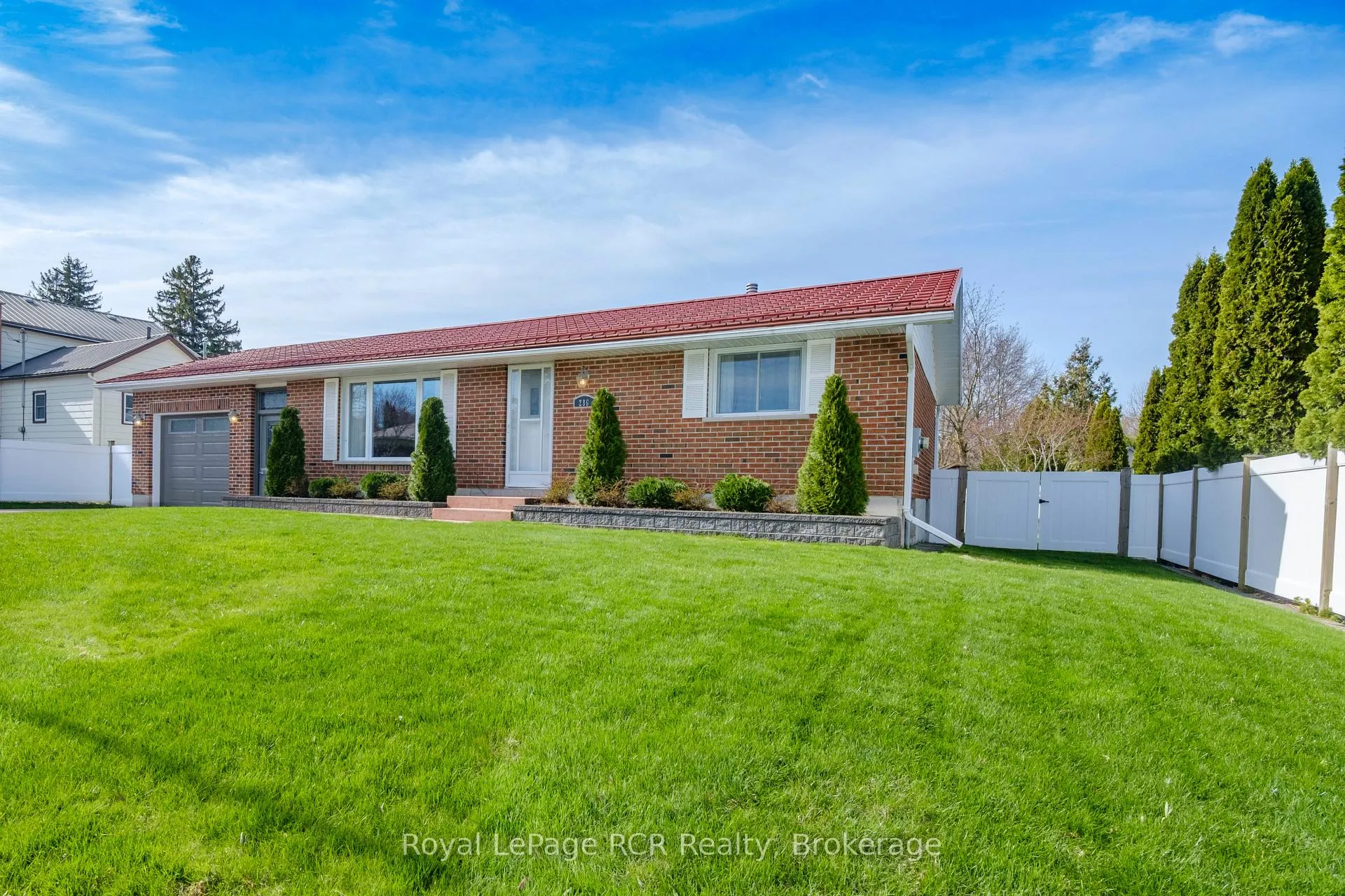 Photo 2 of 286 Nelson Street, Kincardine — HOMEH