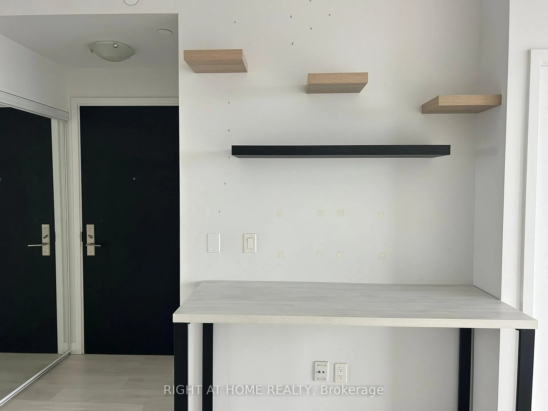 Photo 6 of Unit 5506, 8 Eglinton Avenue E, Toronto, Mount Pleasant West — HOMEH