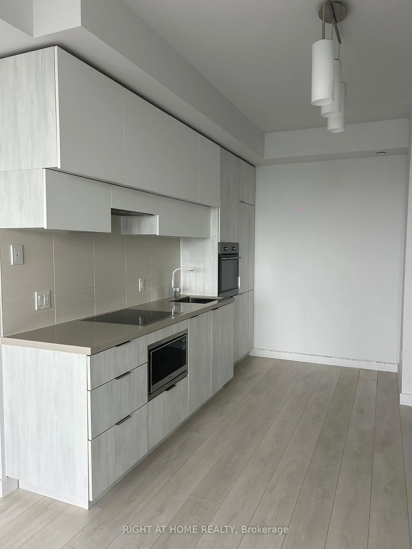 Photo 9 of Unit 5506, 8 Eglinton Avenue E, Toronto, Mount Pleasant West — HOMEH