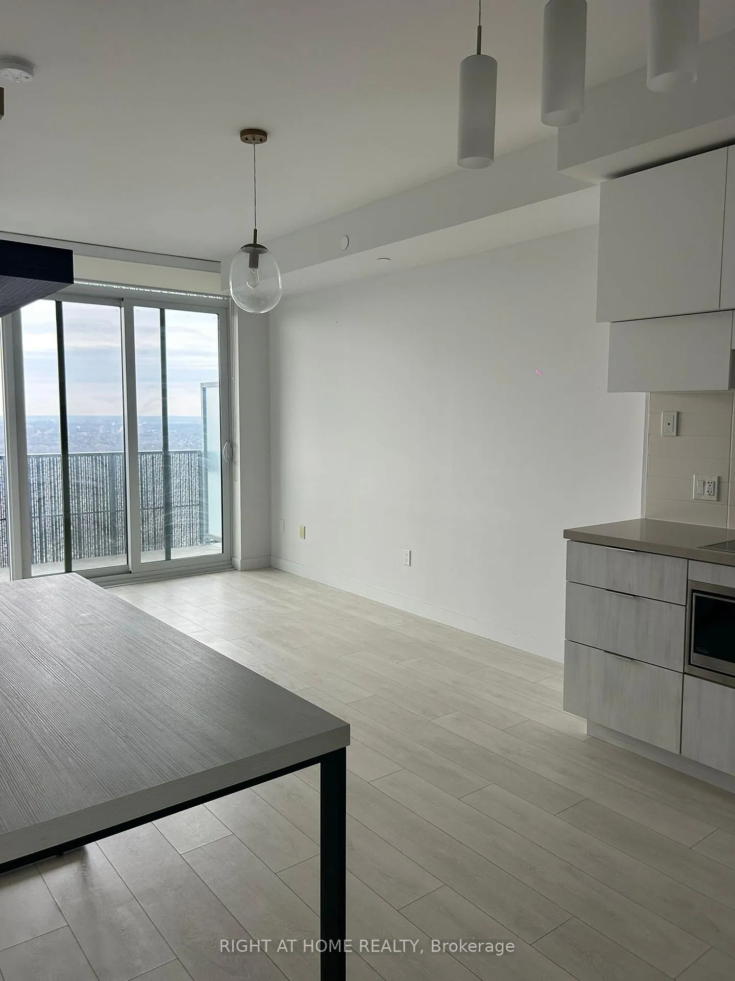 Photo 10 of Unit 5506, 8 Eglinton Avenue E, Toronto, Mount Pleasant West — HOMEH