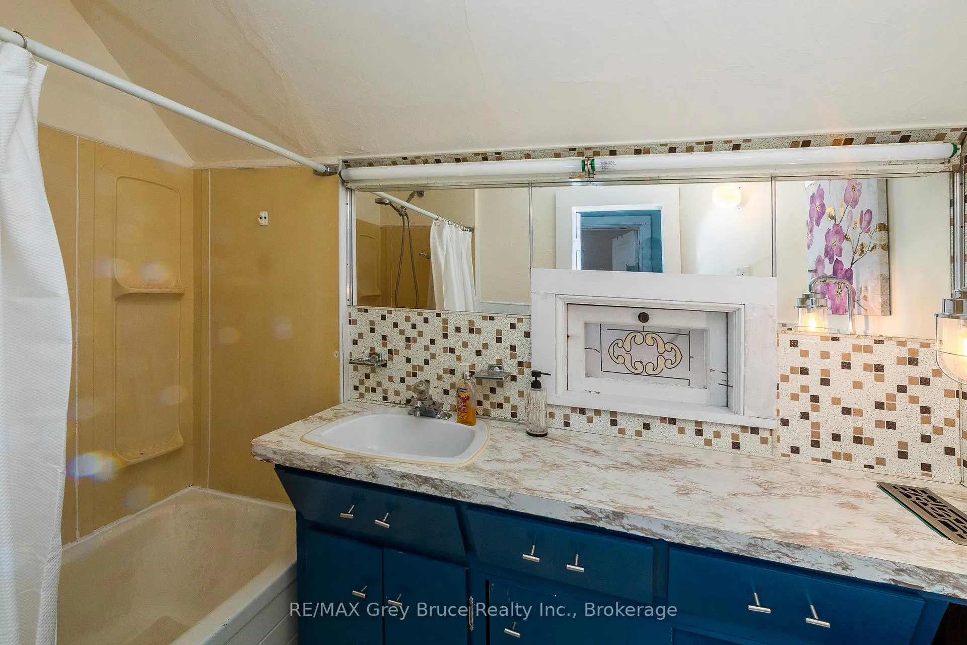 Photo 23 of 414 13th St E, Owen Sound — HOMEH
