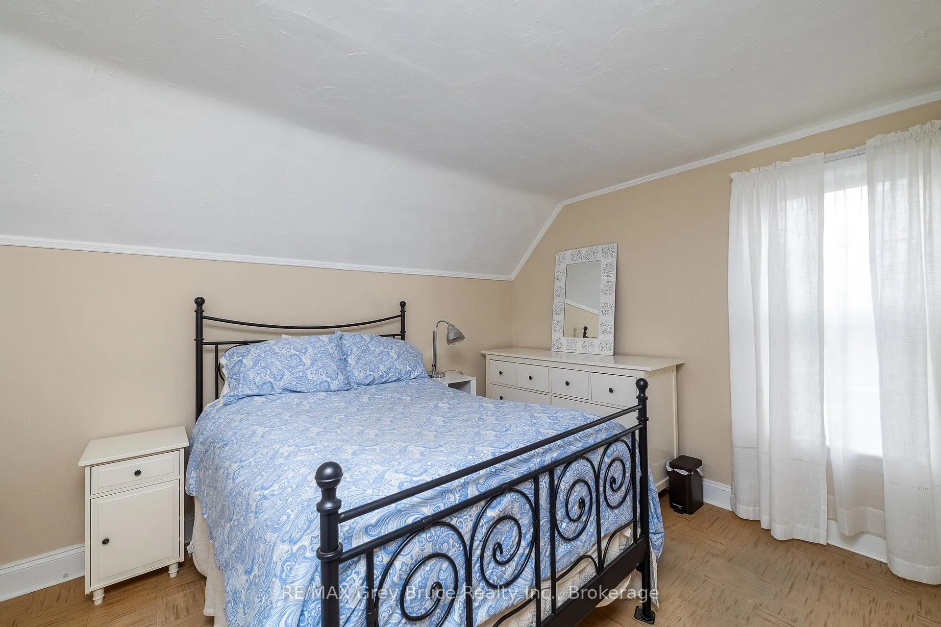 Photo 27 of 414 13th St E, Owen Sound — HOMEH