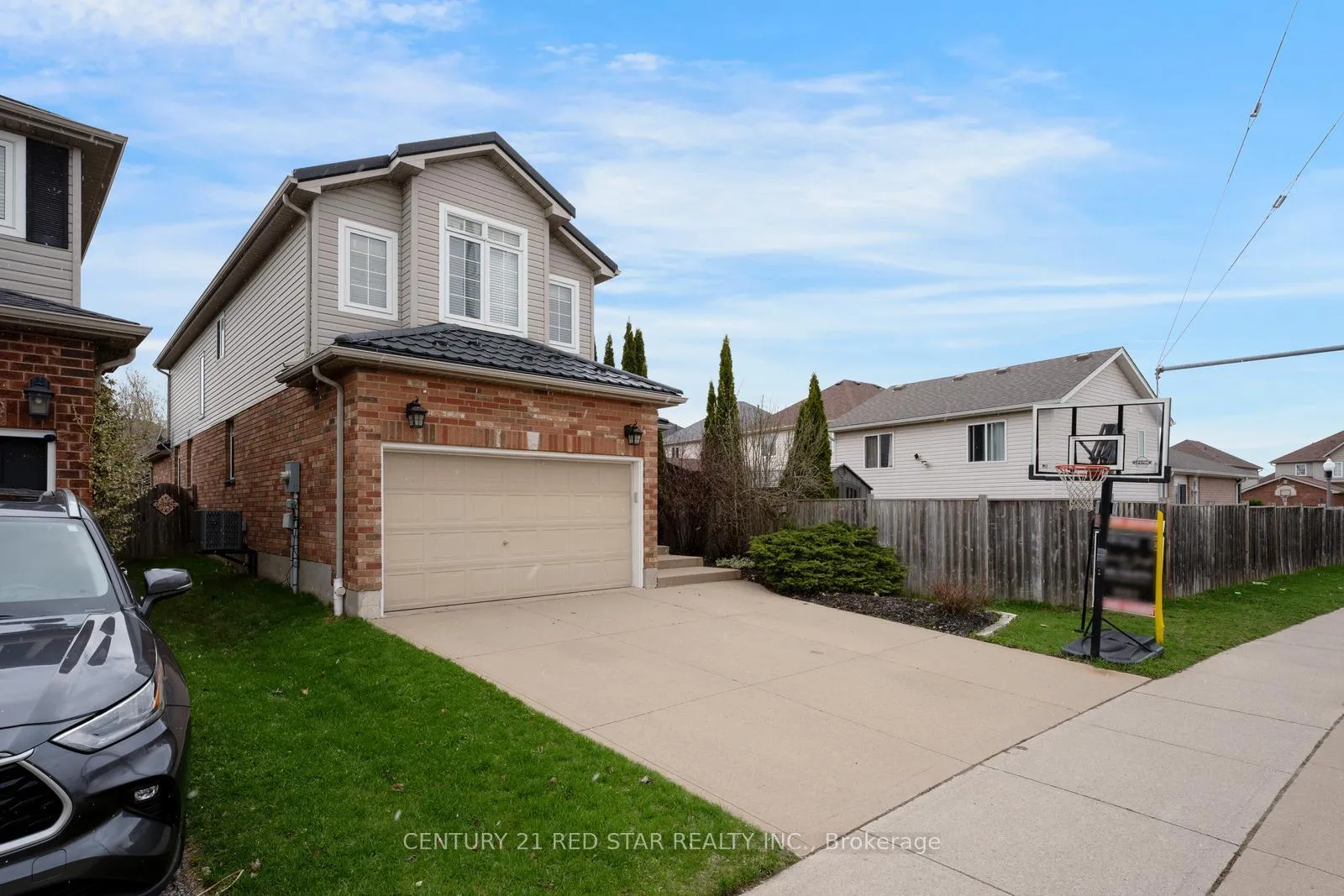 Photo 2 of 631 Doon South Drive, Kitchener — HOMEH