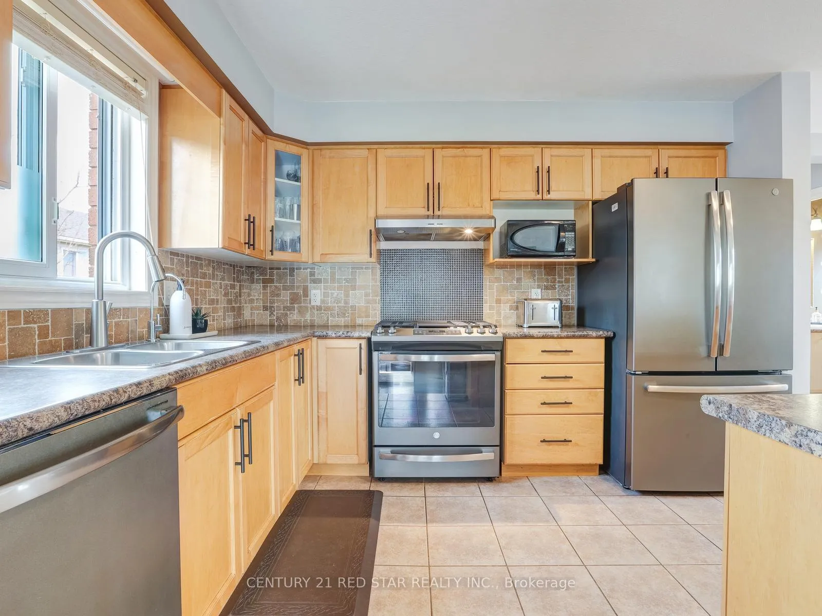 Photo 16 of 631 Doon South Drive, Kitchener — HOMEH