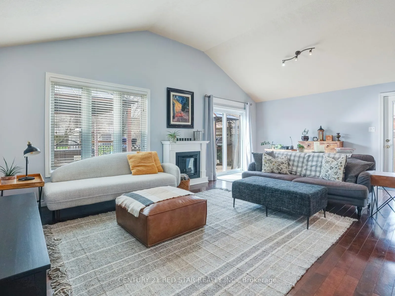 Photo 19 of 631 Doon South Drive, Kitchener — HOMEH