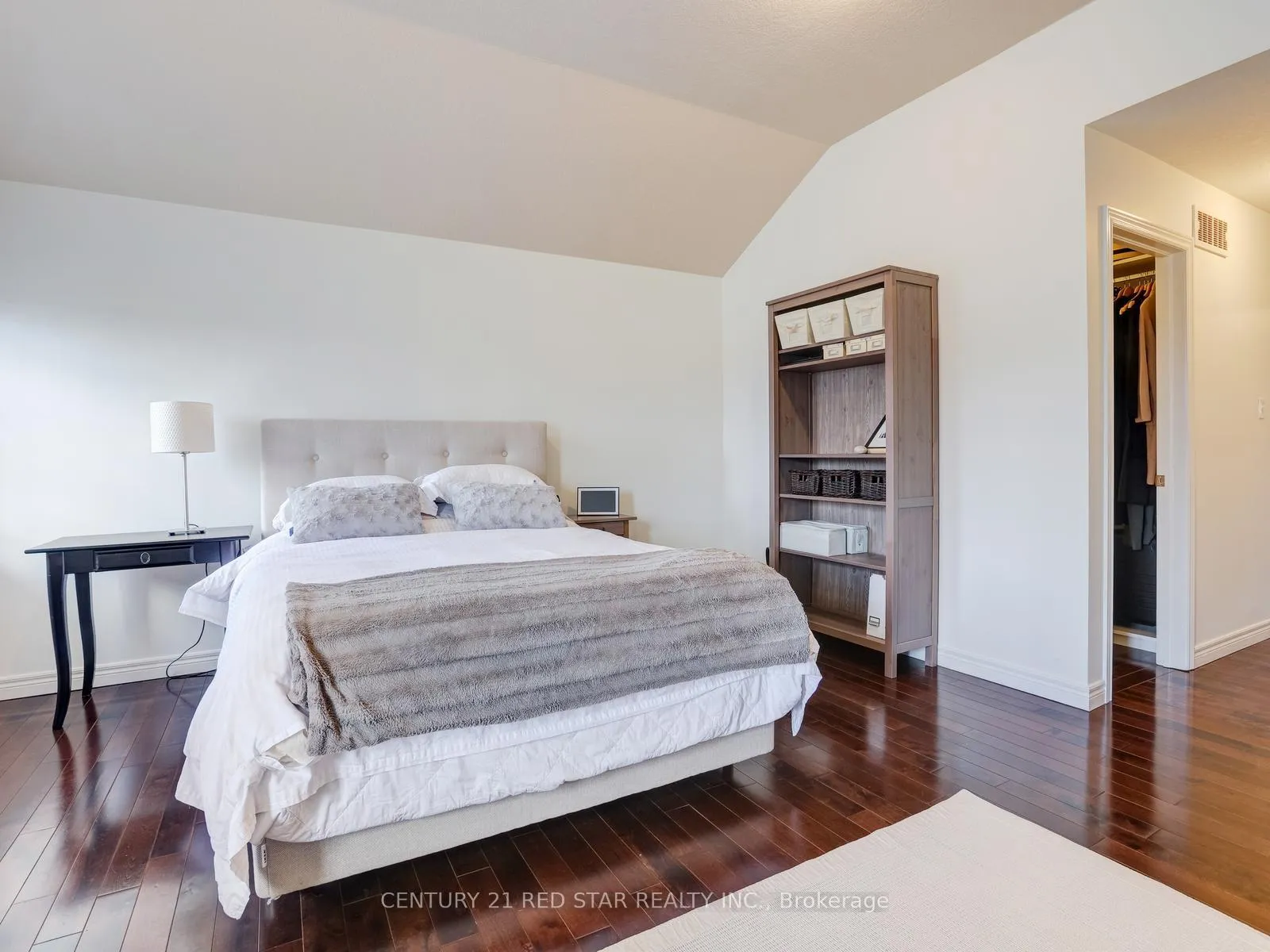 Photo 24 of 631 Doon South Drive, Kitchener — HOMEH
