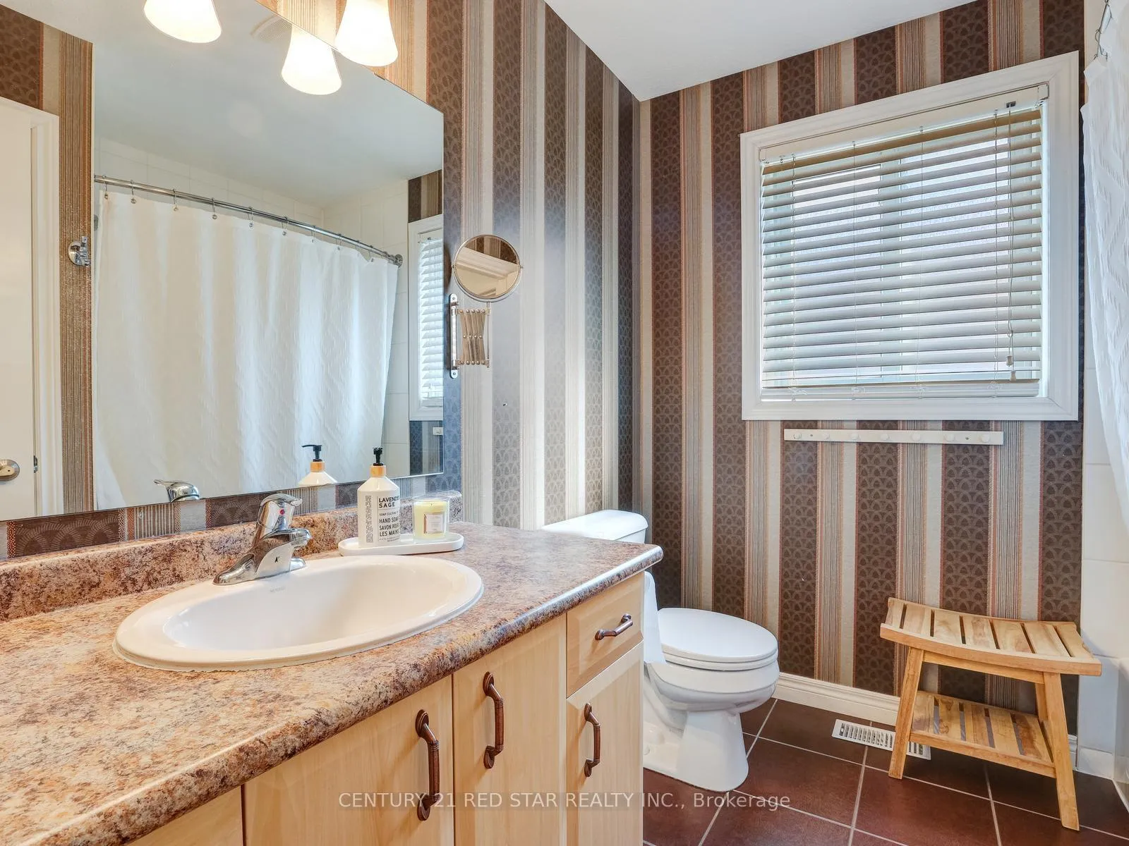 Photo 25 of 631 Doon South Drive, Kitchener — HOMEH