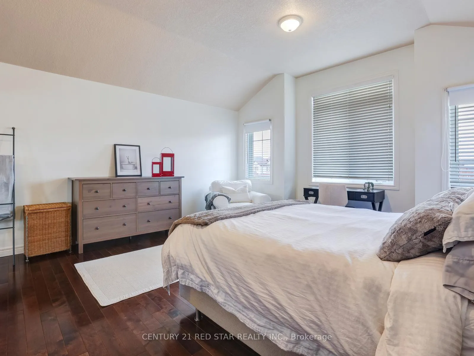 Photo 26 of 631 Doon South Drive, Kitchener — HOMEH