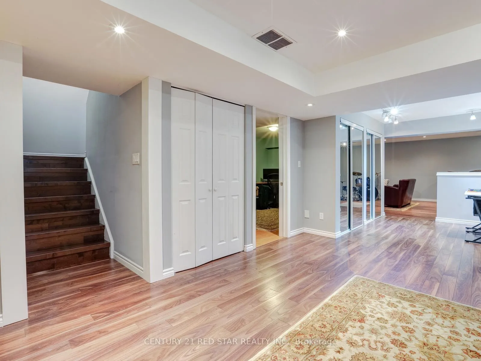 Photo 34 of 631 Doon South Drive, Kitchener — HOMEH