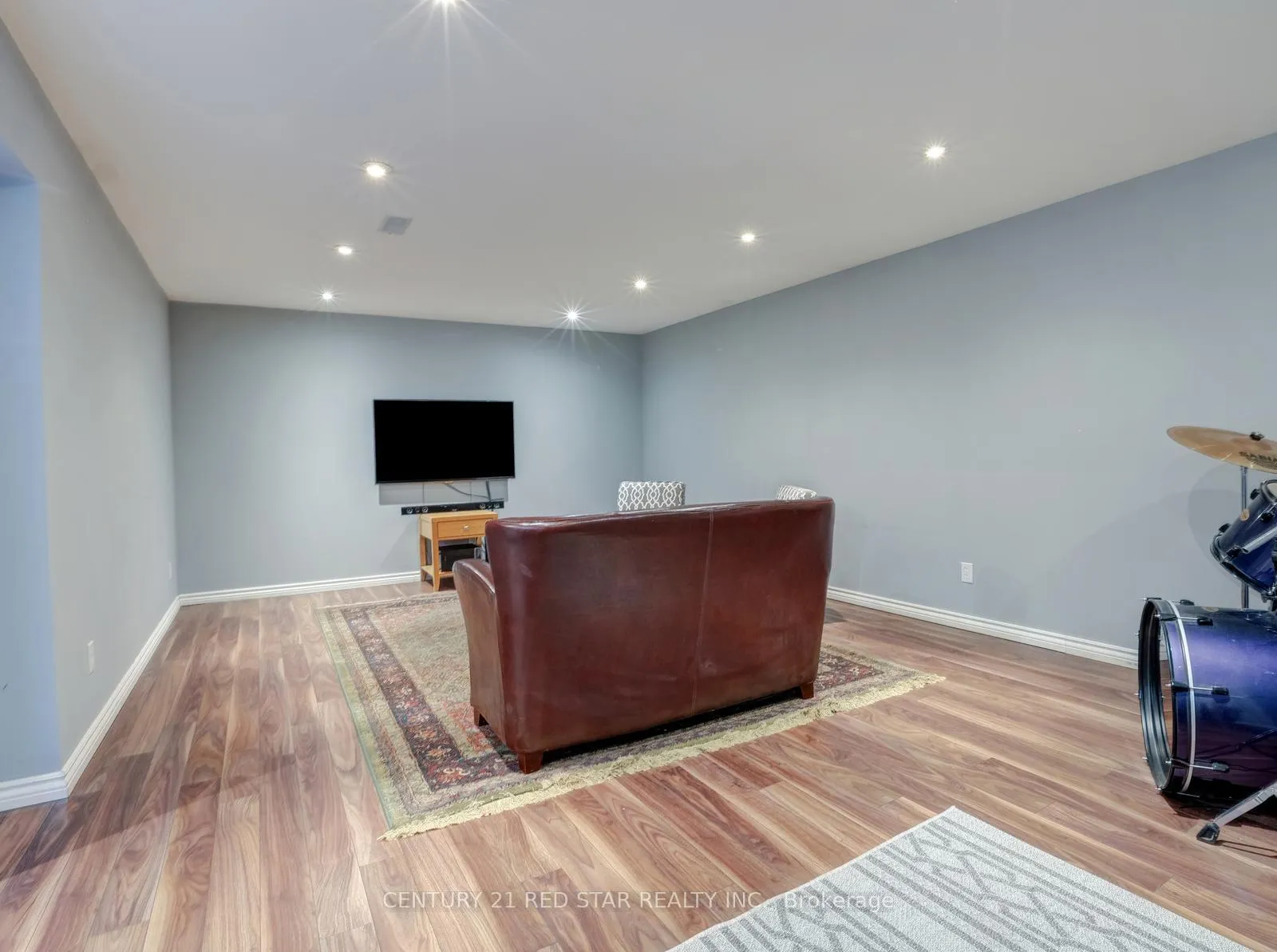 Photo 37 of 631 Doon South Drive, Kitchener — HOMEH