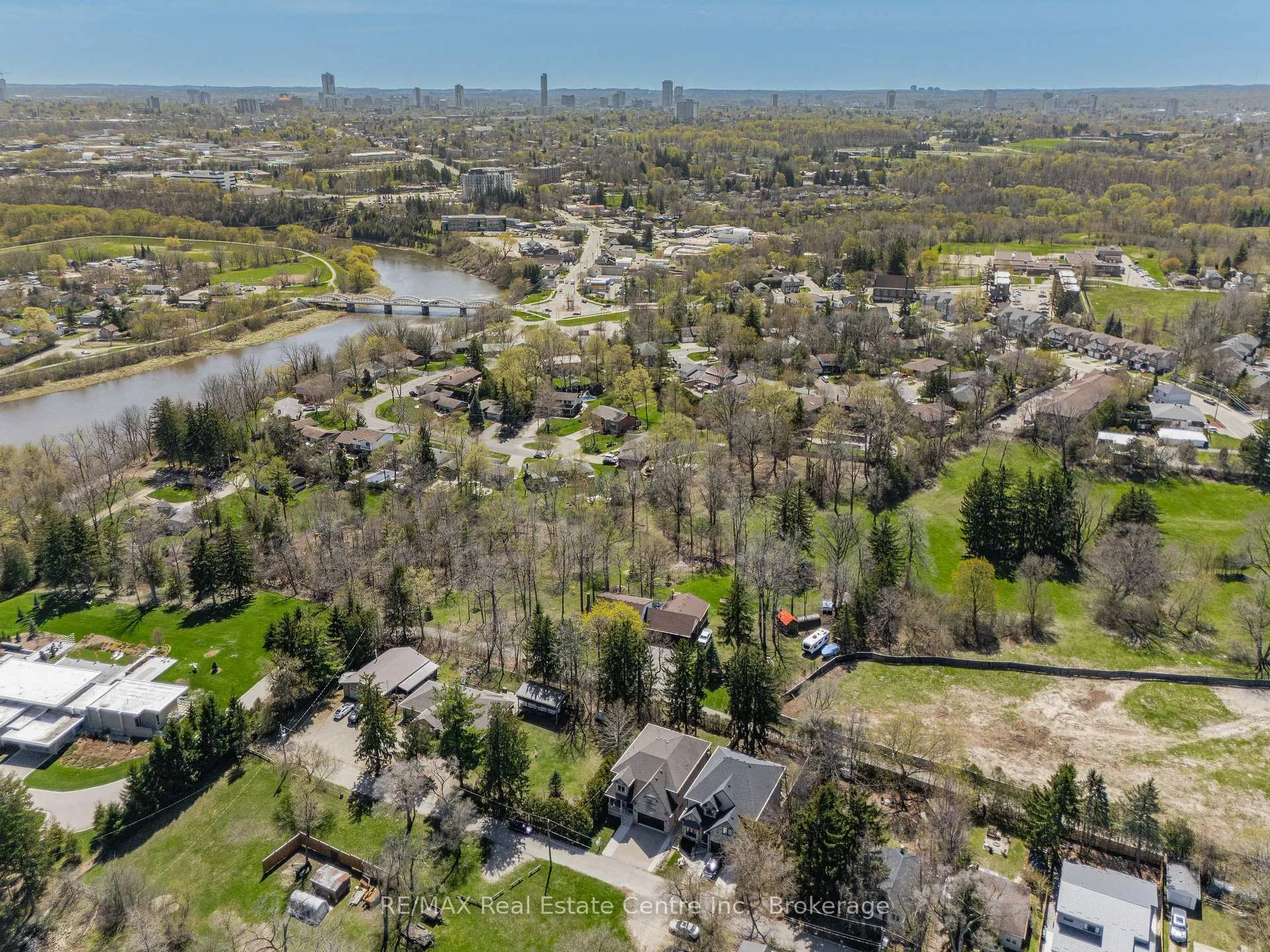 Photo 4 of 25 Macville Avenue, Kitchener, Bridgeport — HOMEH