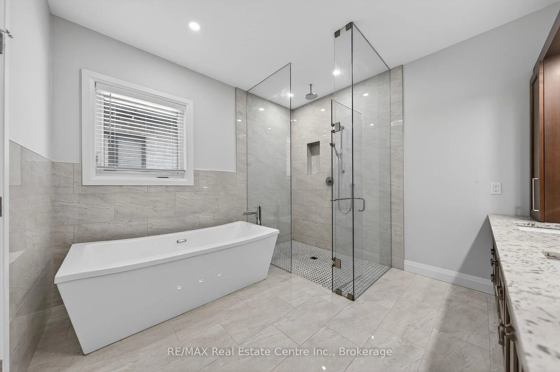 Photo 24 of 25 Macville Avenue, Kitchener, Bridgeport — HOMEH