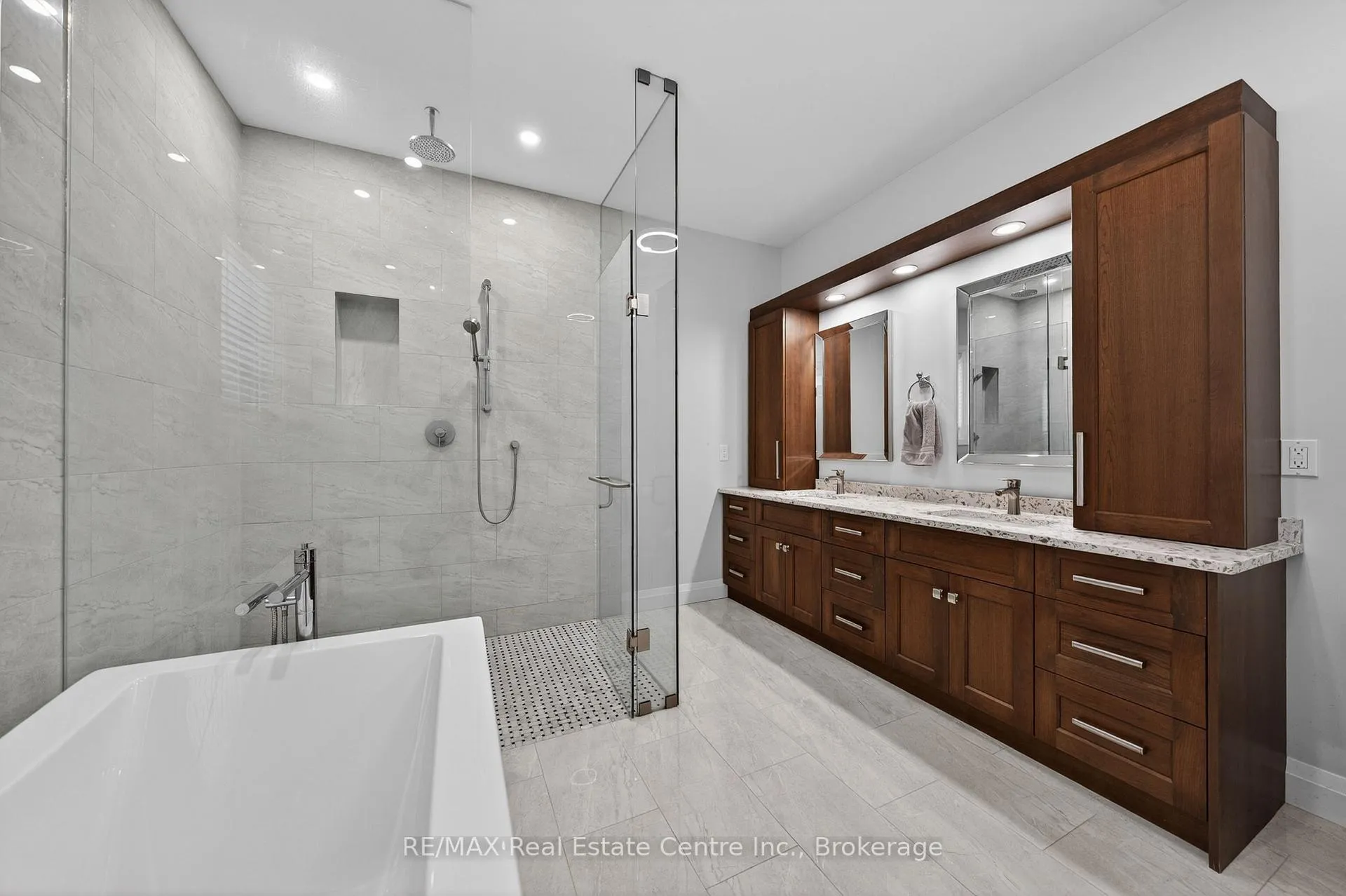 Photo 25 of 25 Macville Avenue, Kitchener, Bridgeport — HOMEH