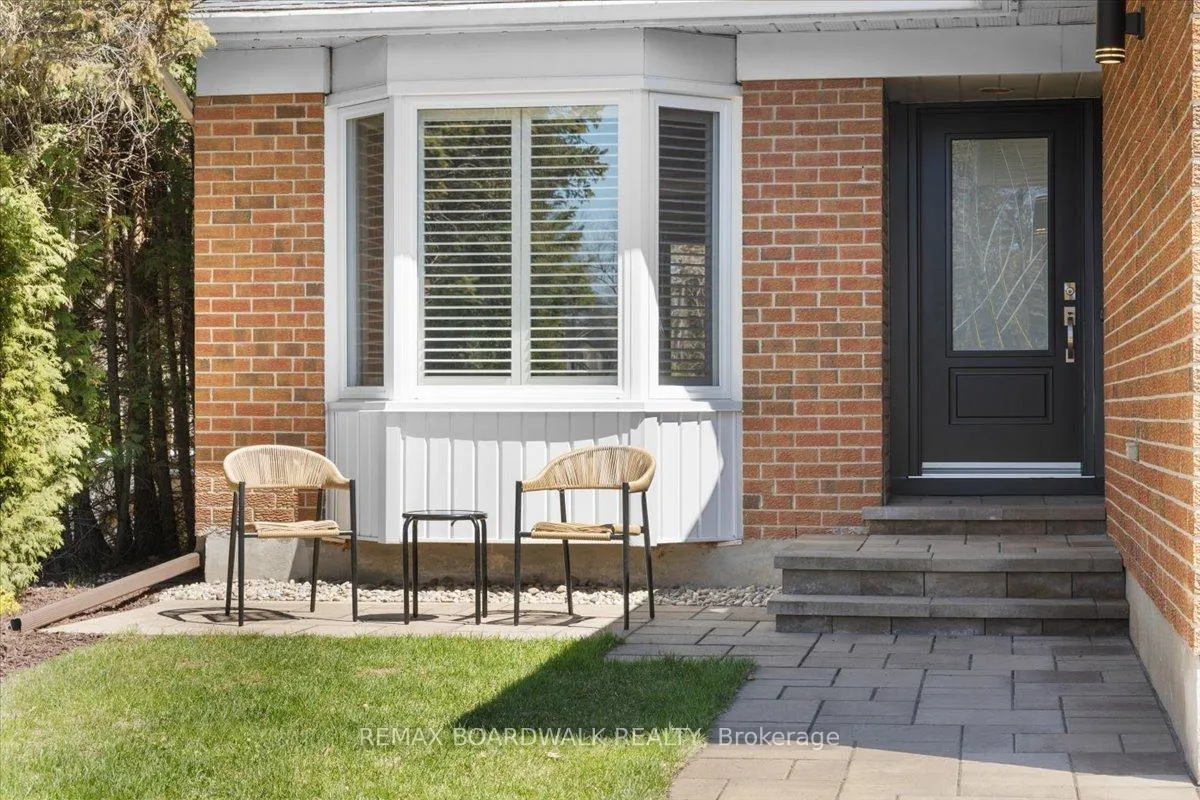 Photo 2 of 1443 Larkhaven Crescent, Ottawa, Orleans/Sunridge — HOMEH