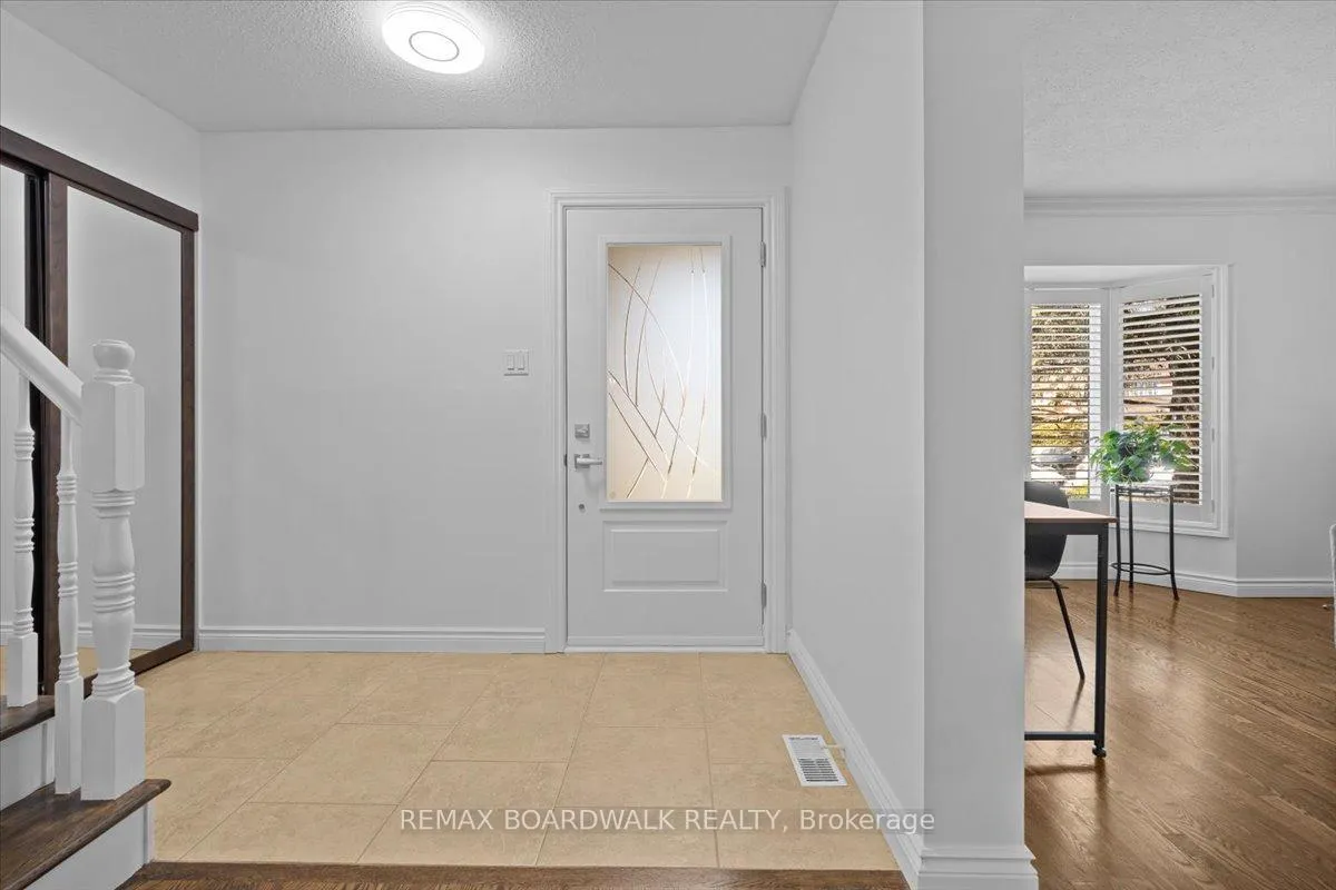Photo 3 of 1443 Larkhaven Crescent, Ottawa, Orleans/Sunridge — HOMEH