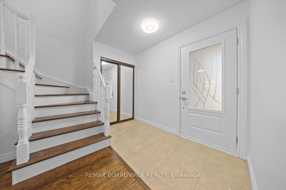 Photo 4 of 1443 Larkhaven Crescent, Ottawa, Orleans/Sunridge — HOMEH