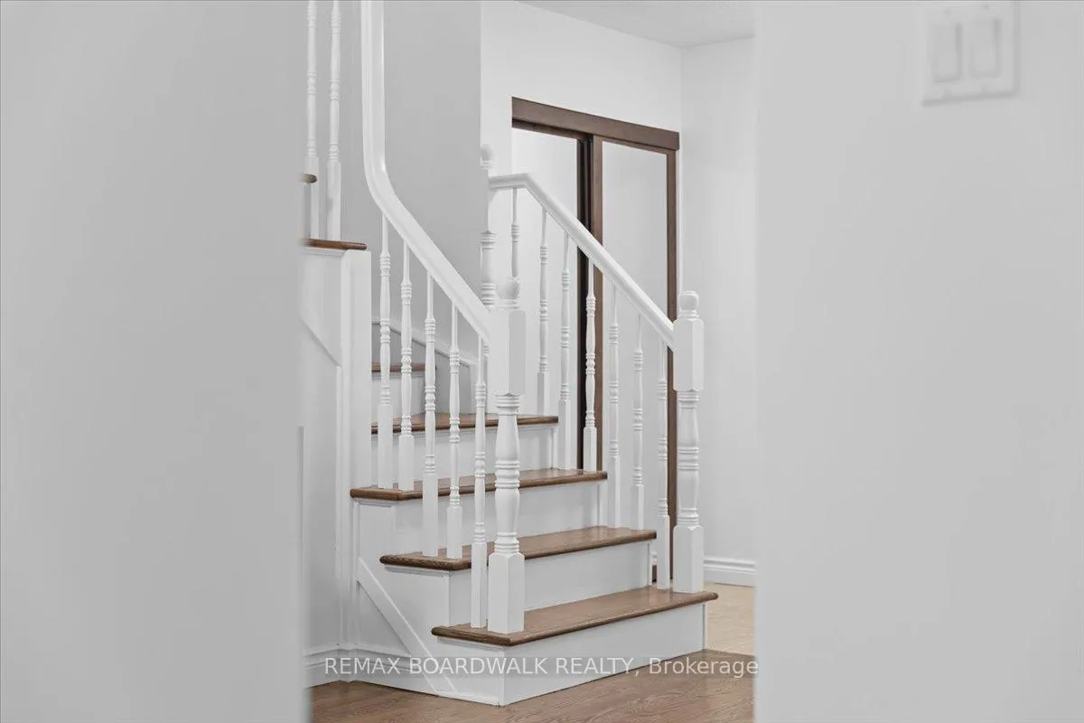 Photo 5 of 1443 Larkhaven Crescent, Ottawa, Orleans/Sunridge — HOMEH