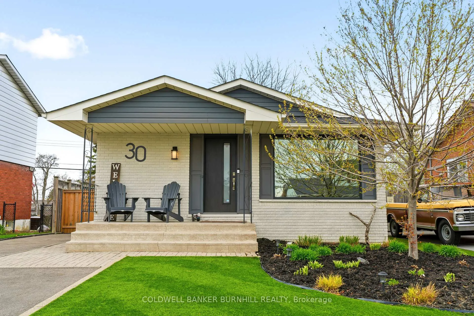 Photo 2 of 30 Darlington Drive, Hamilton, Gilbert — HOMEH