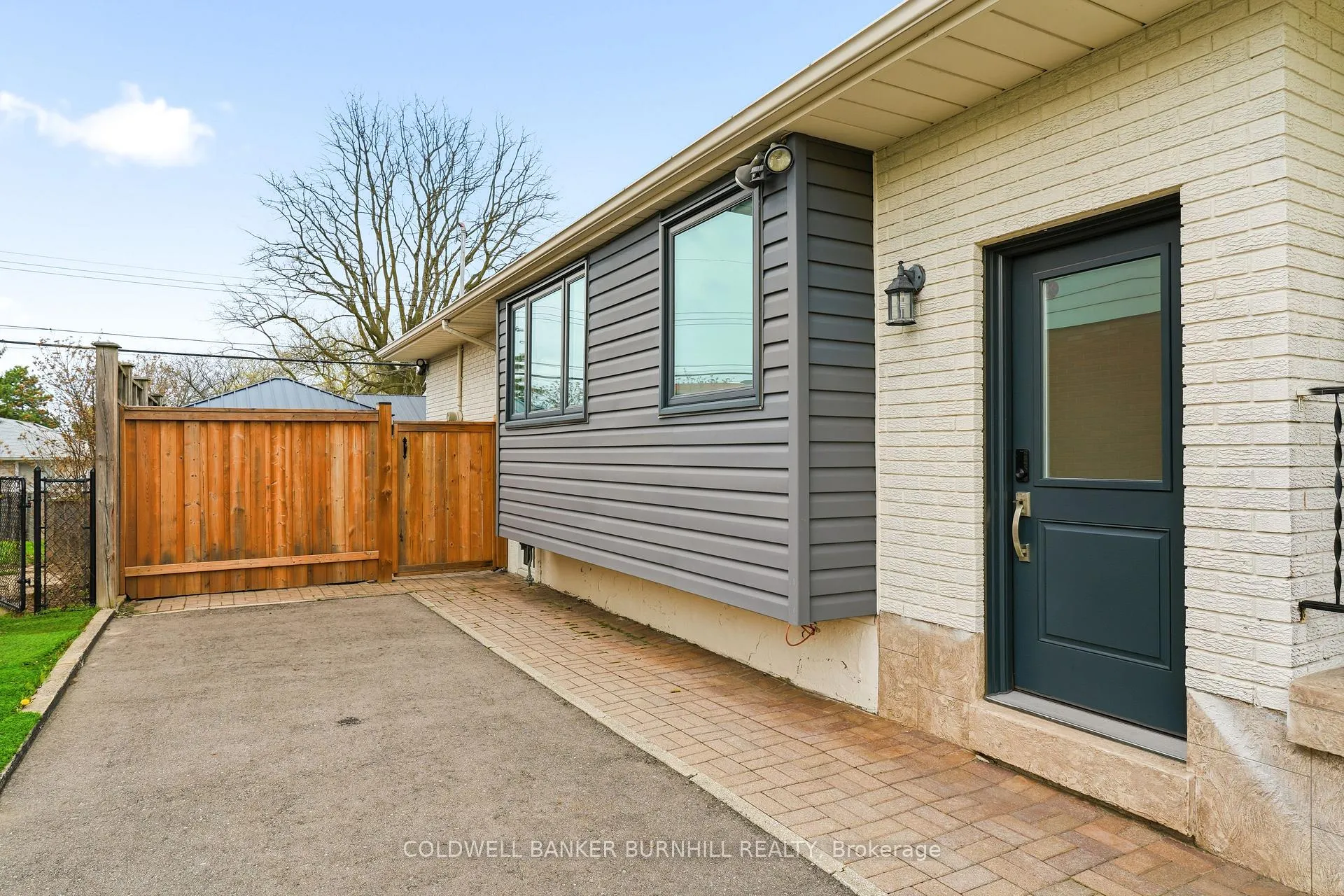 Photo 4 of 30 Darlington Drive, Hamilton, Gilbert — HOMEH