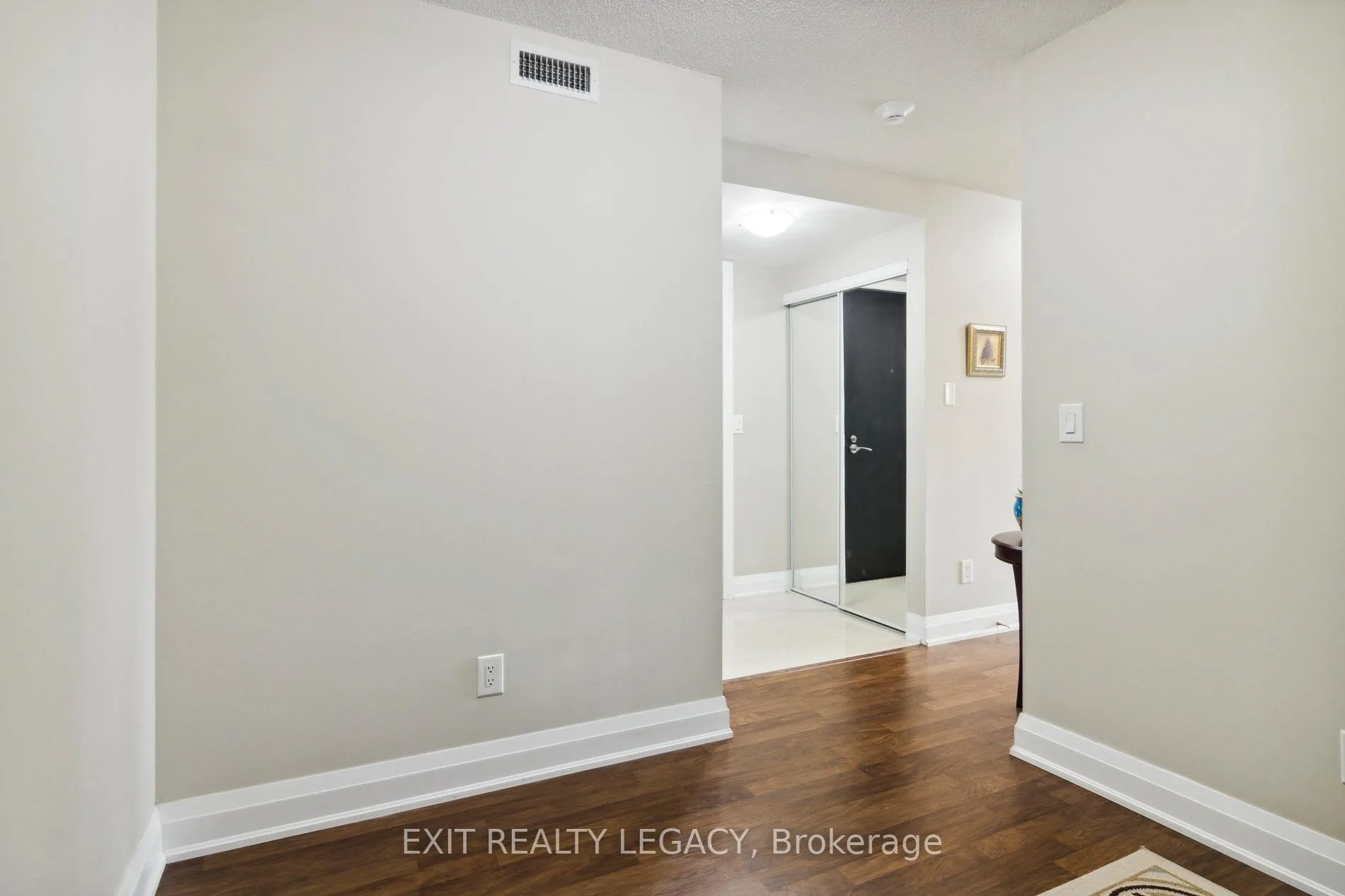 Photo 5 of Unit 206, 20 North Park Road, Vaughan, Beverley Glen — HOMEH