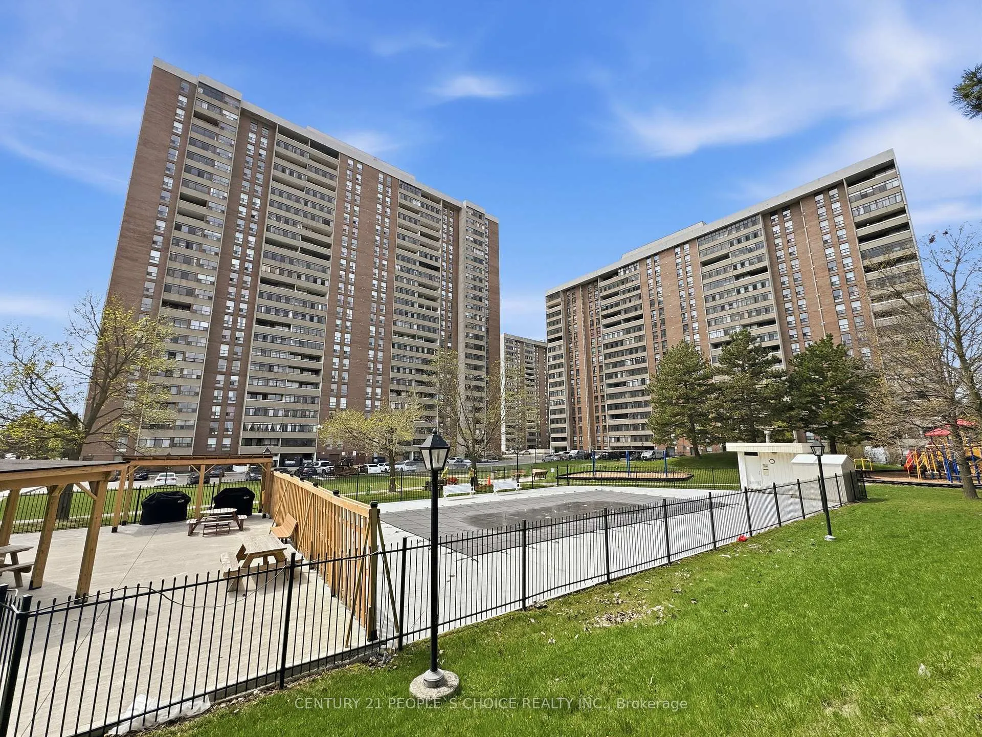 Front of Unit 2109, 18 Knightsbridge Road