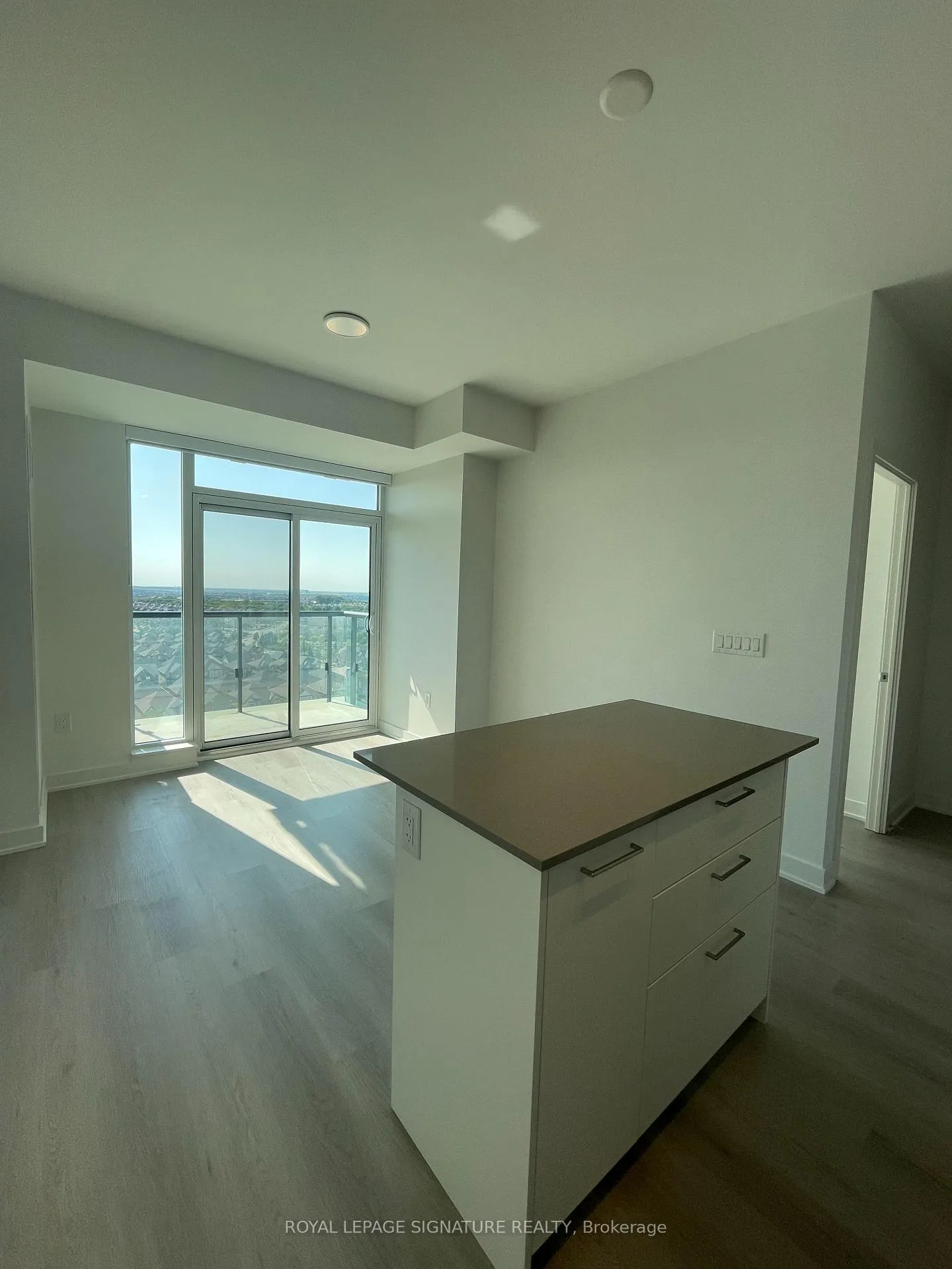 Photo 3 of Unit 1005, 40 Lagerfeld Drive, Brampton, Northwest Brampton — HOMEH