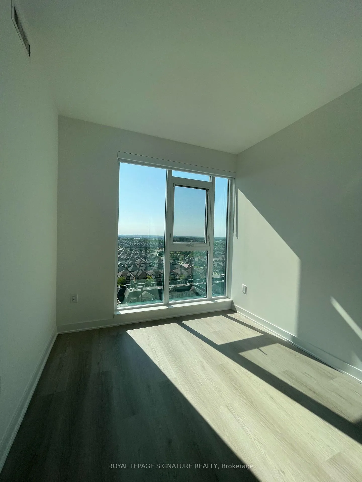 Photo 6 of Unit 1005, 40 Lagerfeld Drive, Brampton, Northwest Brampton — HOMEH
