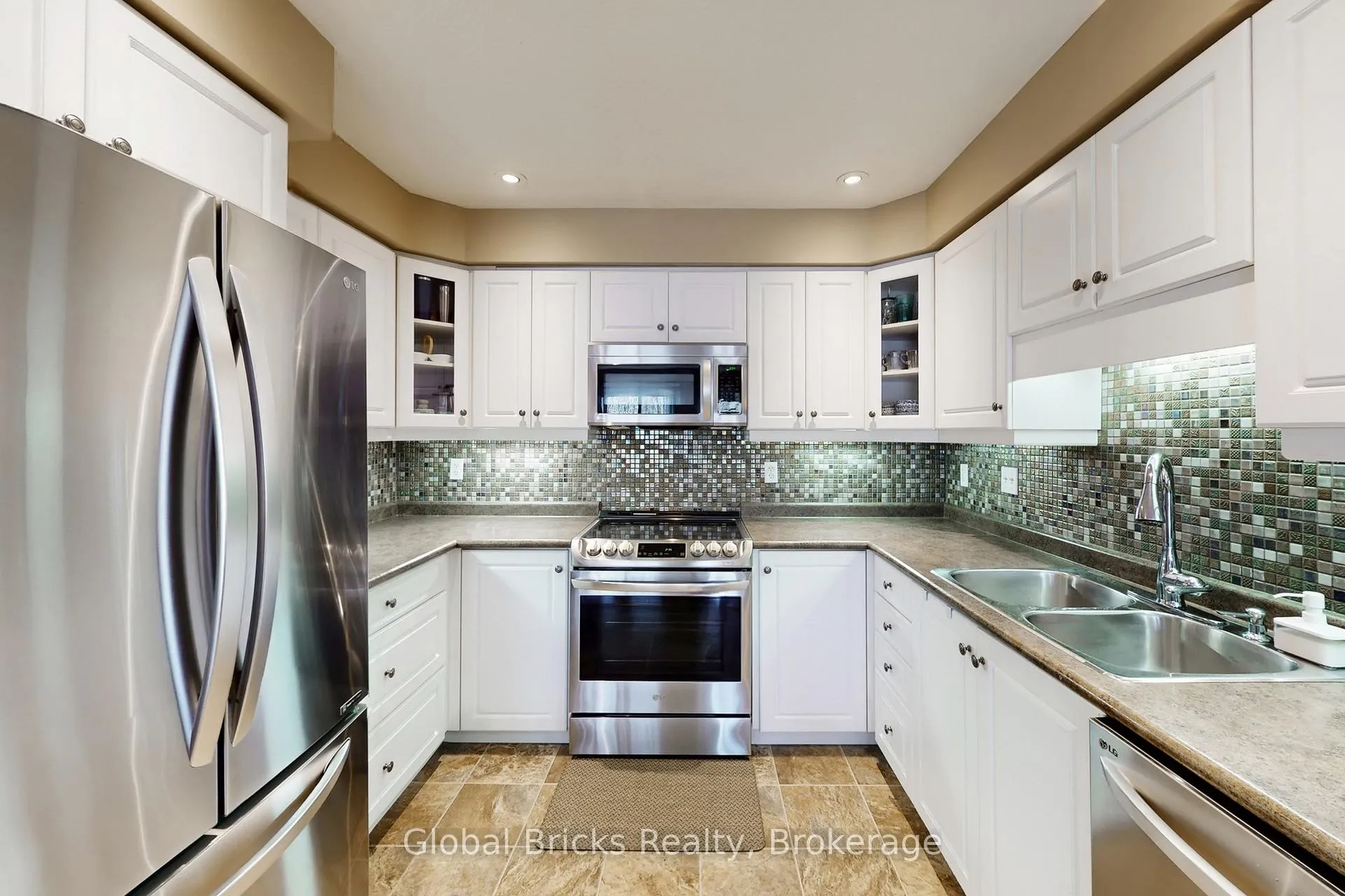 Photo 10 of Unit D24, 20 David Bergey Drive, Kitchener — HOMEH