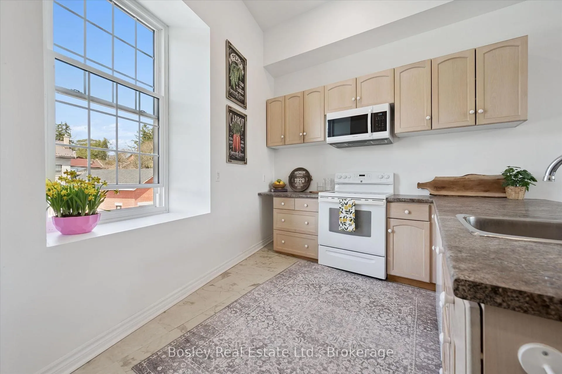 Photo 10 of Unit 2, 5 Mill Street, Centre Wellington, Elora/Salem — HOMEH