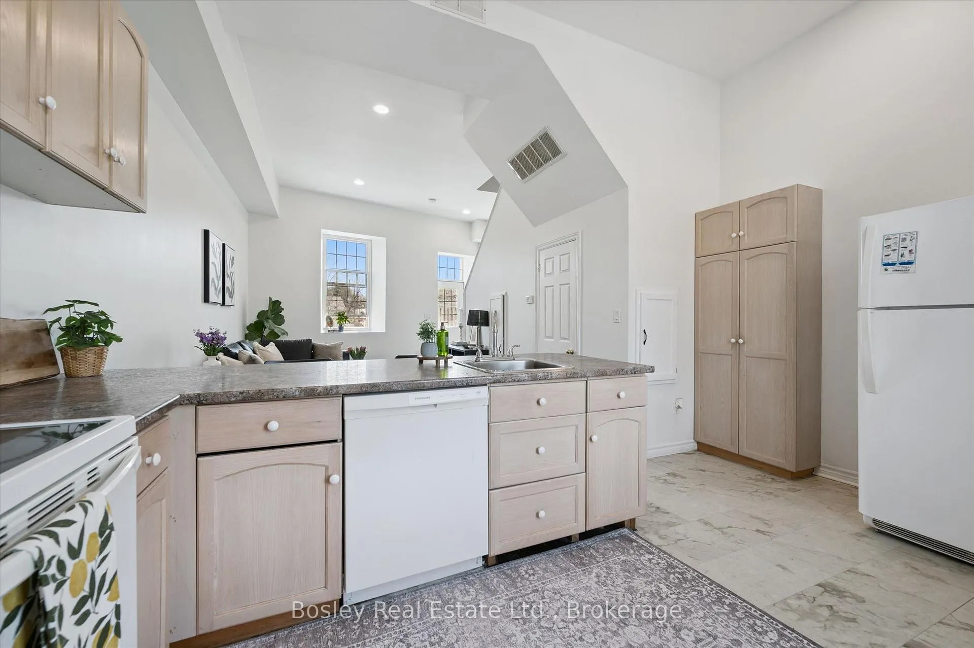 Photo 11 of Unit 2, 5 Mill Street, Centre Wellington, Elora/Salem — HOMEH