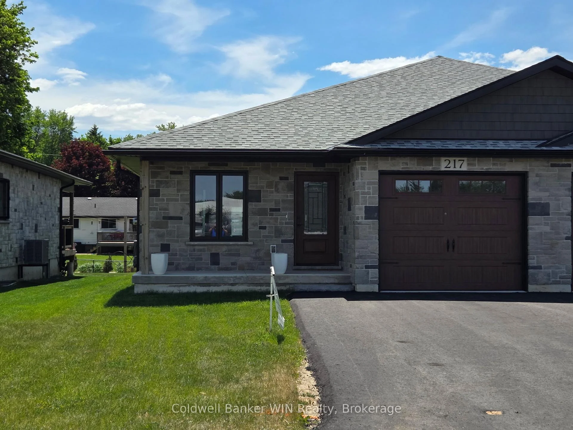 Photo 2 of 217 Elgin Street, Minto — HOMEH