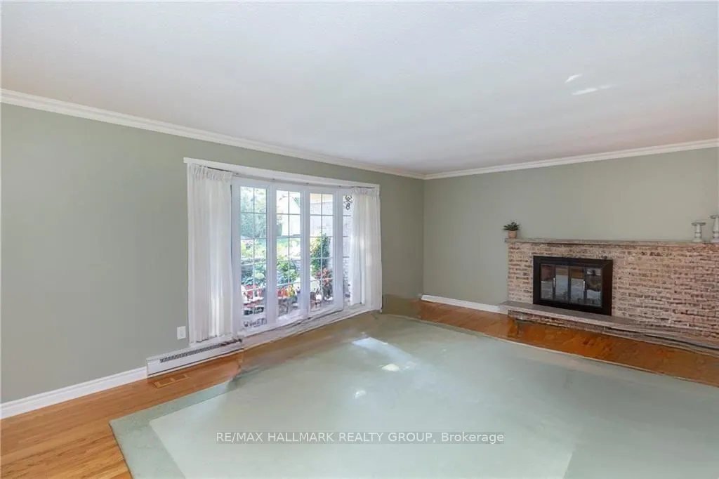 Photo 5 of 11 Jerrilynn Crescent, Ottawa, Barrhaven - Pheasant Run — HOMEH