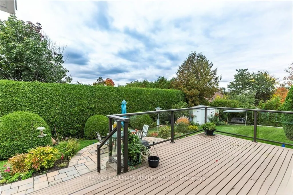 Photo 12 of 11 Jerrilynn Crescent, Ottawa, Barrhaven - Pheasant Run — HOMEH