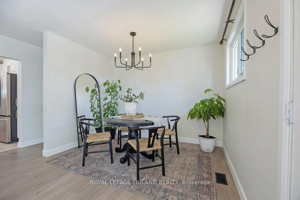 Photo 5 of 112 Burnside Drive, London, East I — HOMEH