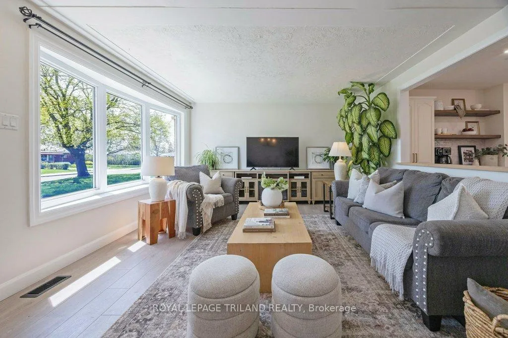 Photo 7 of 112 Burnside Drive, London, East I — HOMEH